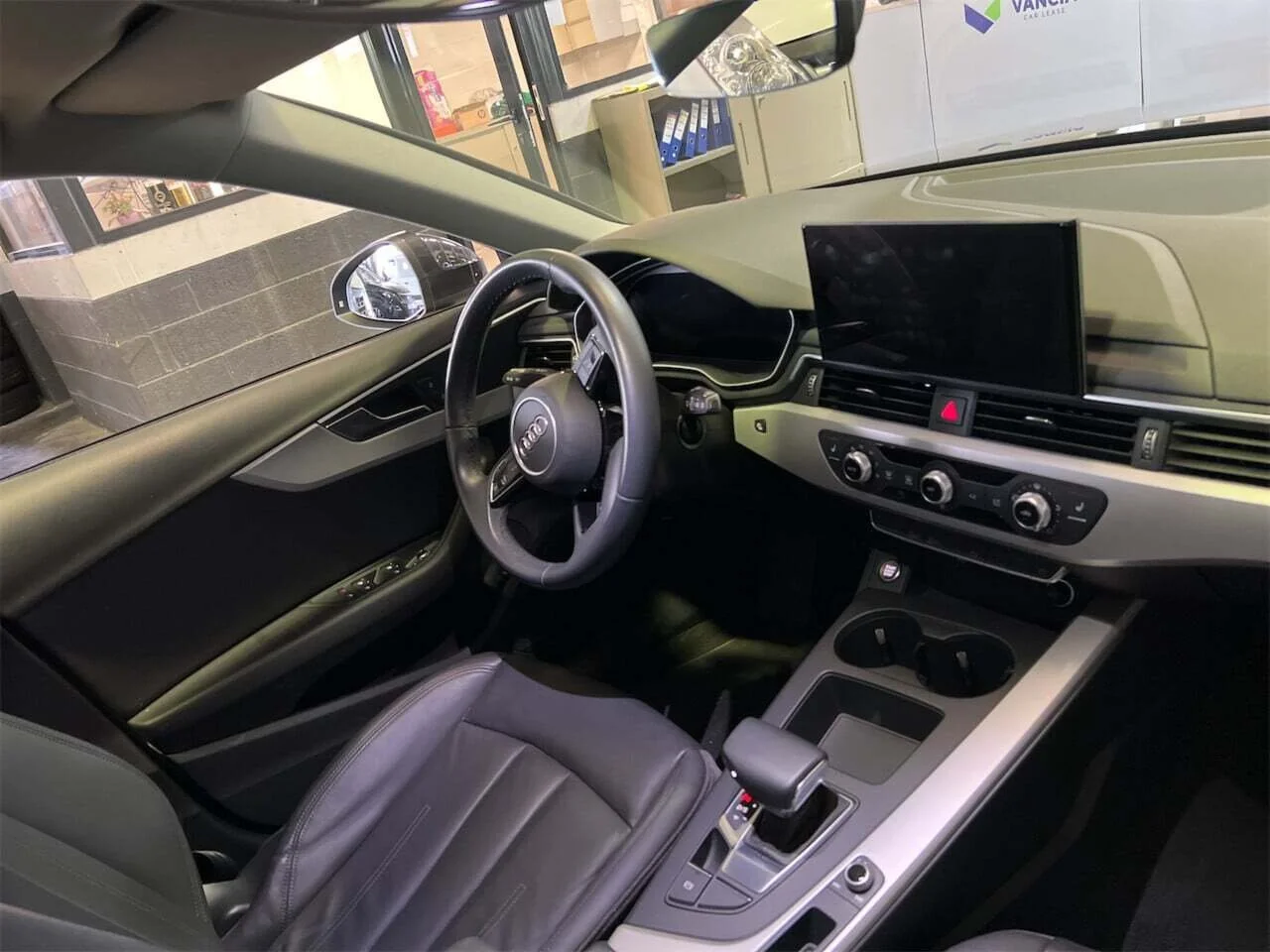 Audi A4 Avant 2.0 Attraction - Diesel - Automatic - 136 hp - 51.917 km