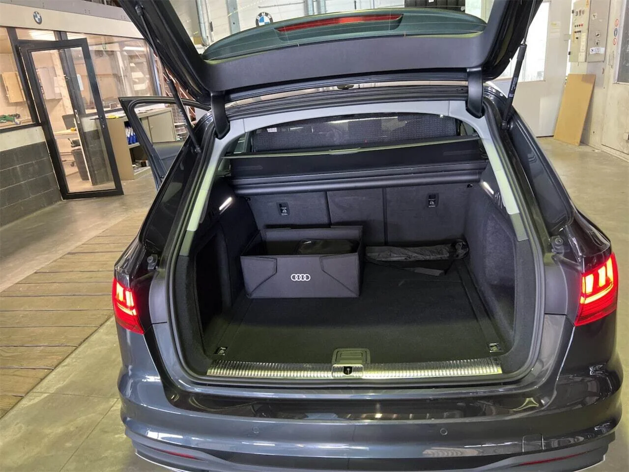 Audi A4 Avant 2.0 Attraction - Diesel - Automatic - 136 hp - 51.917 km