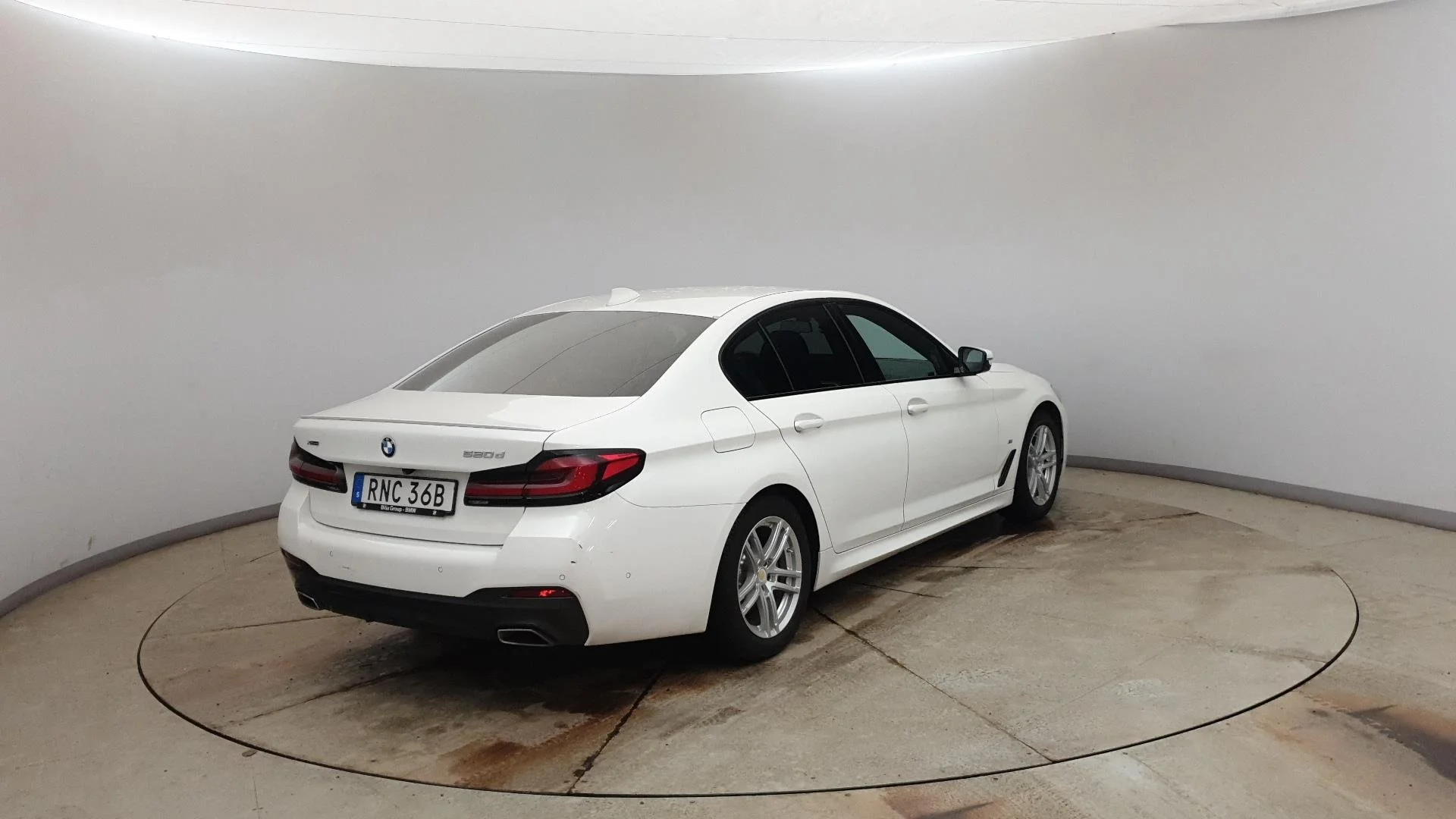 BMW 5 Series 520d - xDrive - Diesel - Automatic - 190 hp - 35.360 km