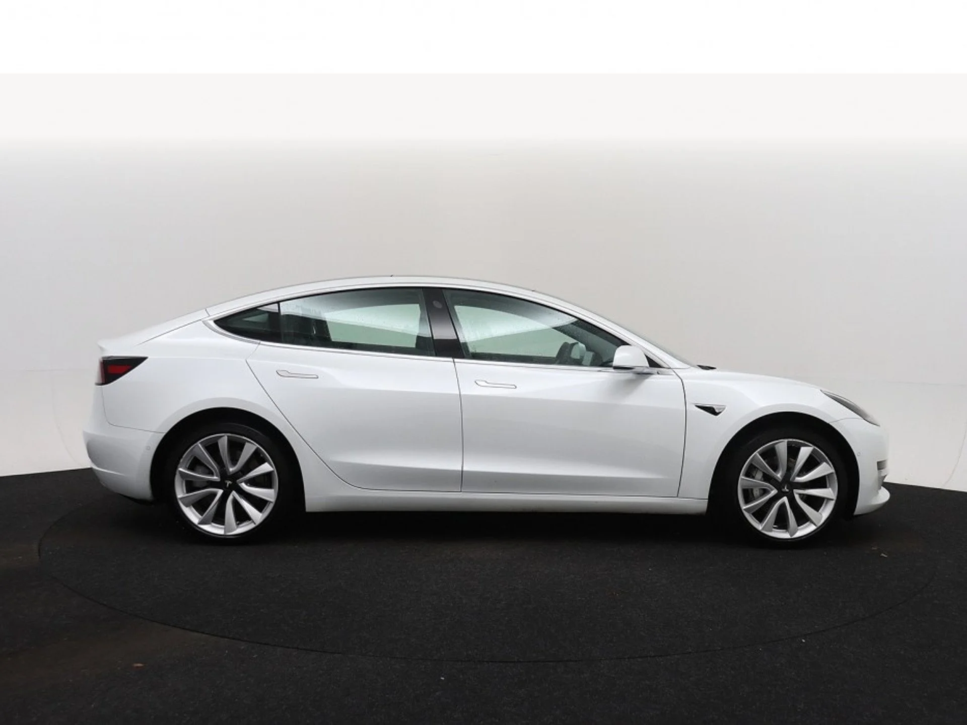 Tesla Model 3 60 kWh - Electric - Automatic - 238 hp - 120.704 km