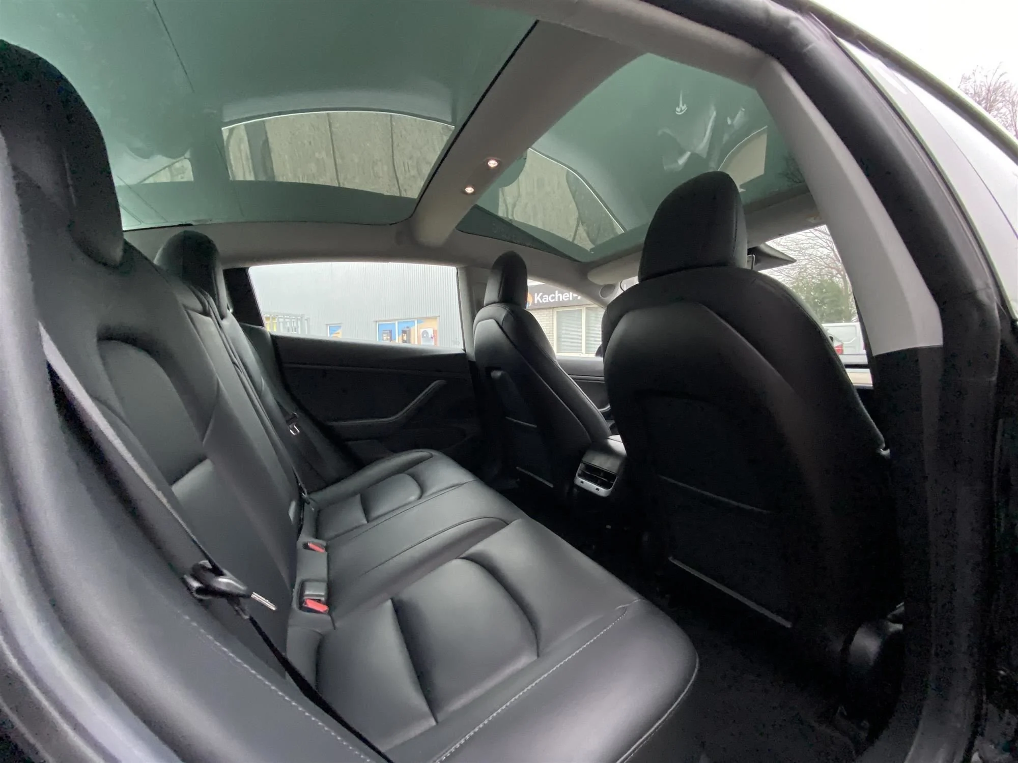 Tesla Model 3 60 kWh - Electric - Automatic - 238 hp - 139.927 km