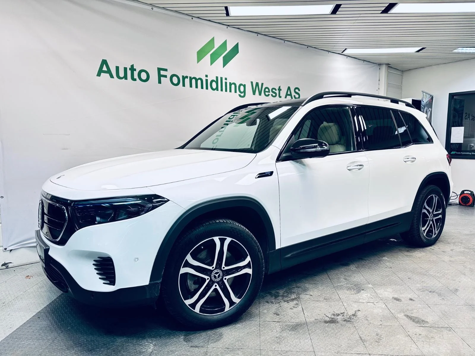 Mercedes-Benz EQB 2023