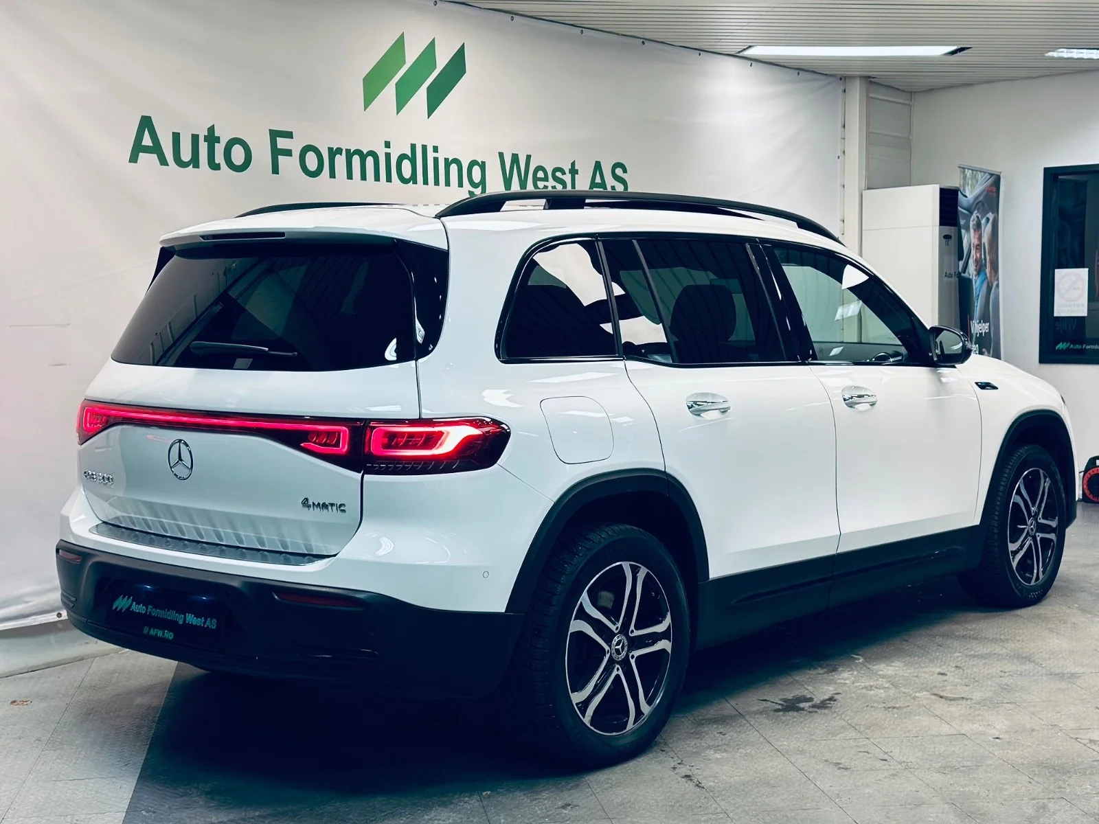 Mercedes-Benz EQB 2023