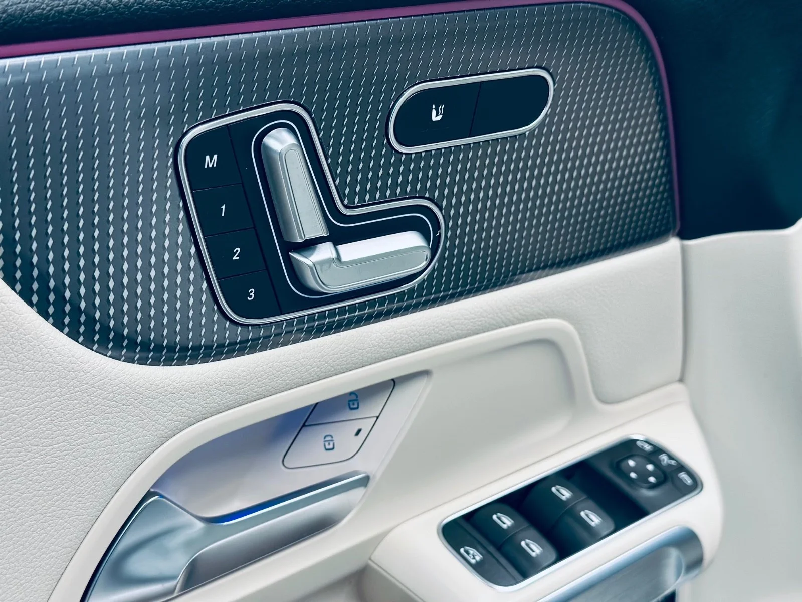 Mercedes-Benz EQB 2023