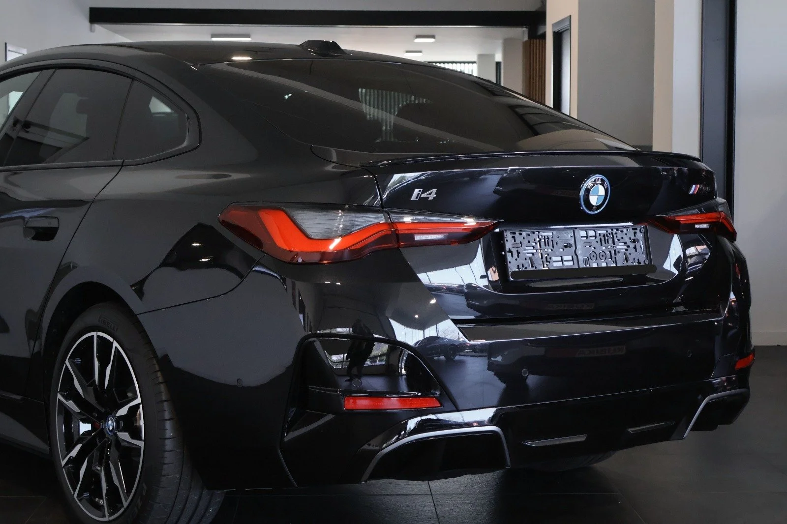 BMW i4 - Electric - Automatic - 544 hp - 7.103 km