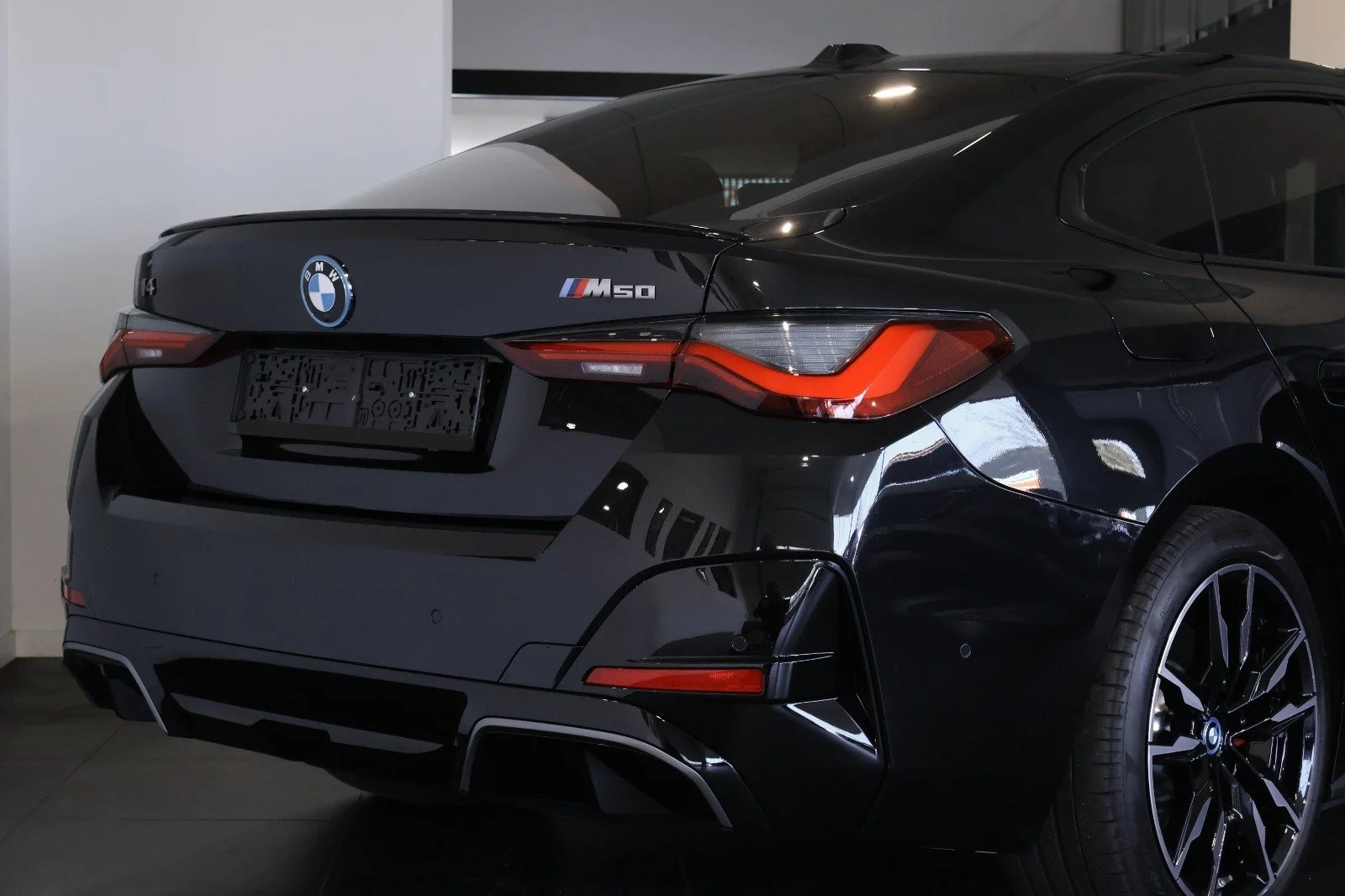 BMW i4 - Electric - Automatic - 544 hp - 7.103 km
