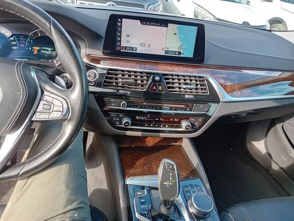 BMW 5 Series Touring 520d Luxury - Diesel - Automatic - 190 hp - 105.211 km