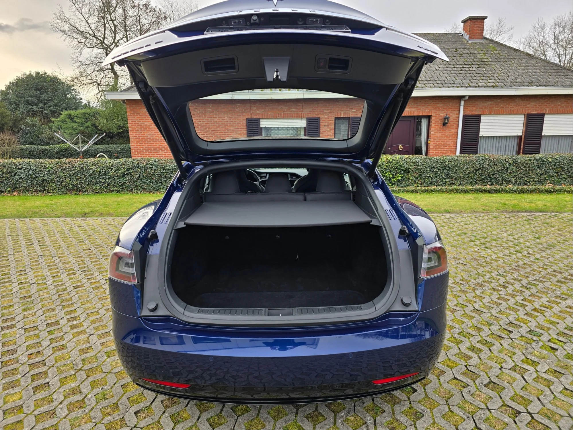 Tesla Model S 75D 75 kWh - Electric - Automatic - 107 hp - 103.376 km