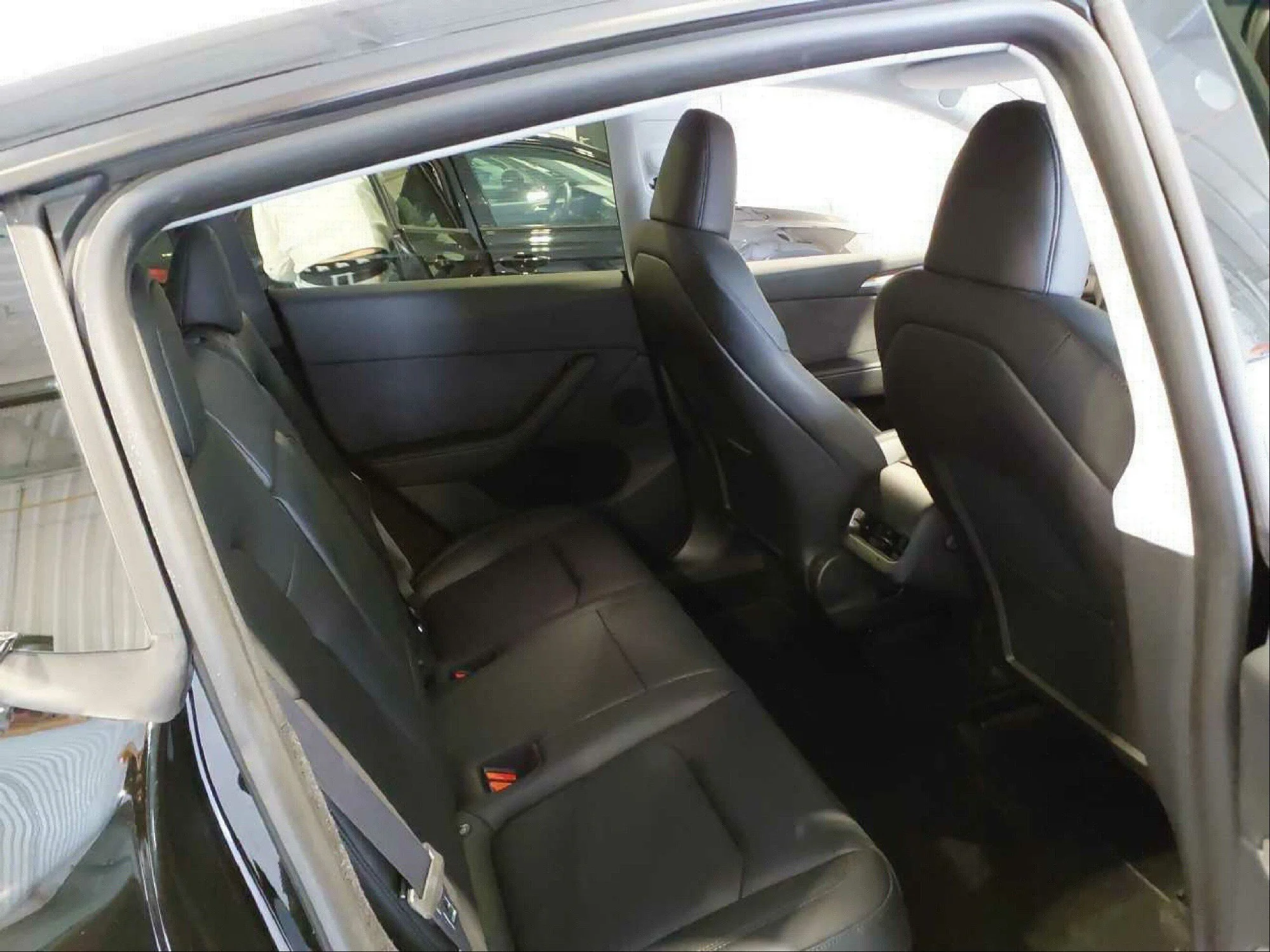 Tesla Model Y - AWD - Electric - Automatic - 514 hp - 5.374 km