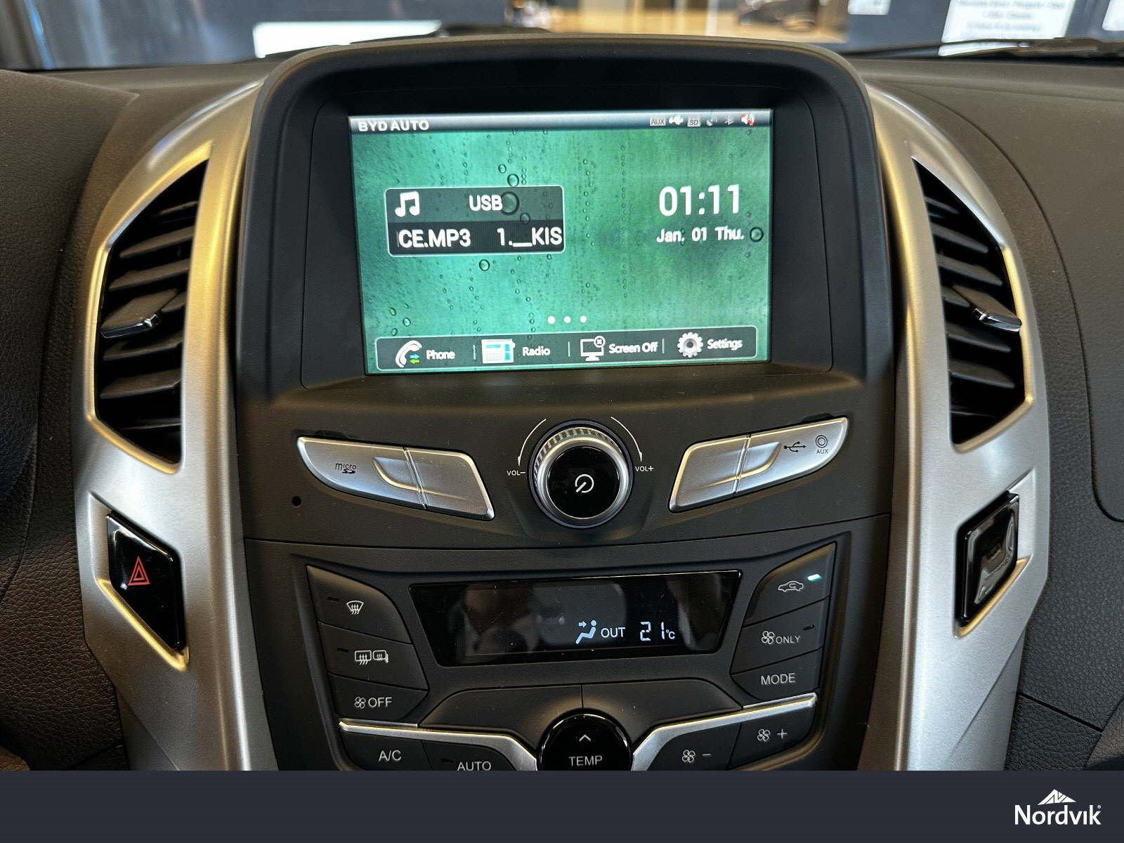 BYD T3