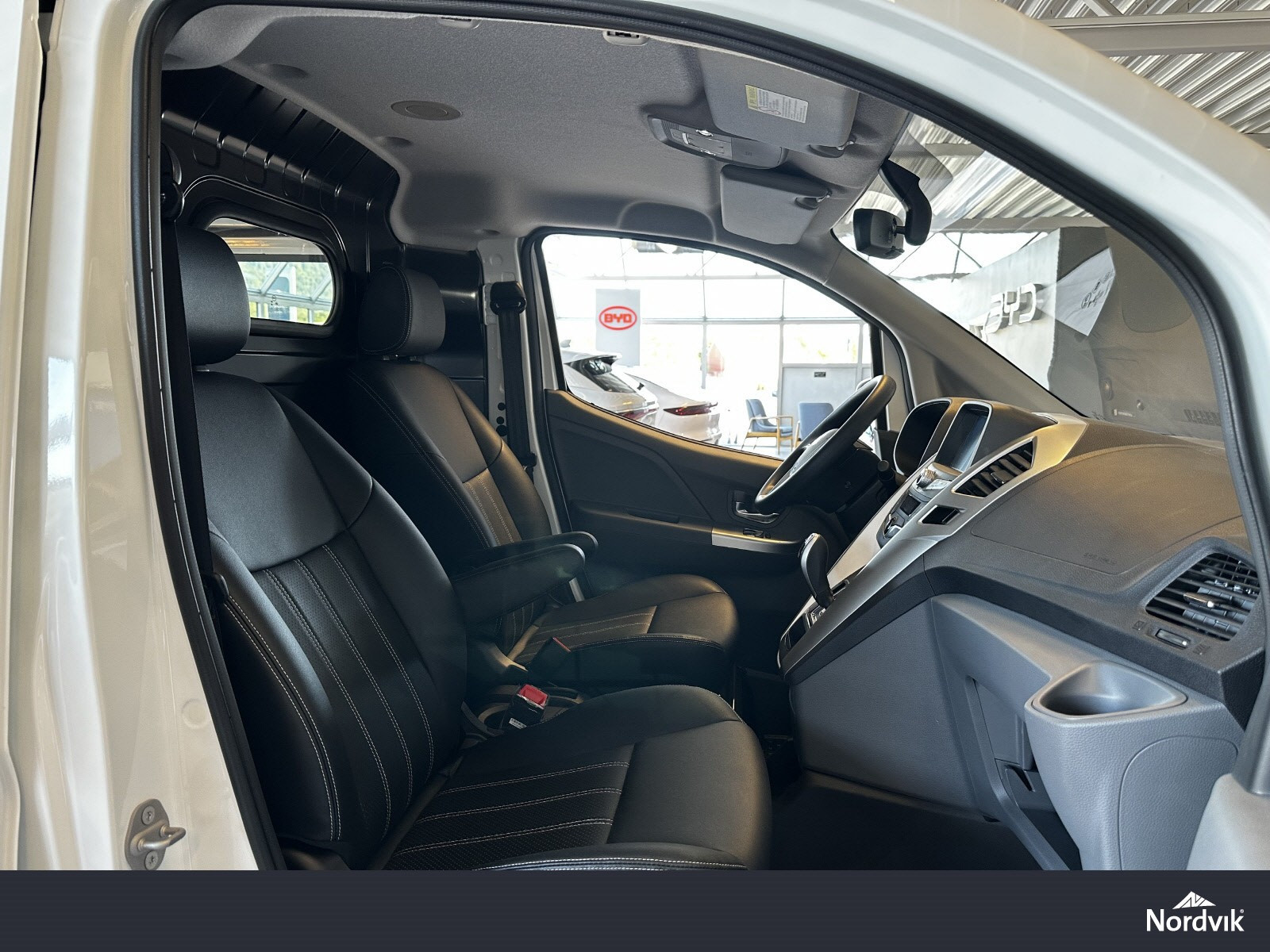 BYD T3