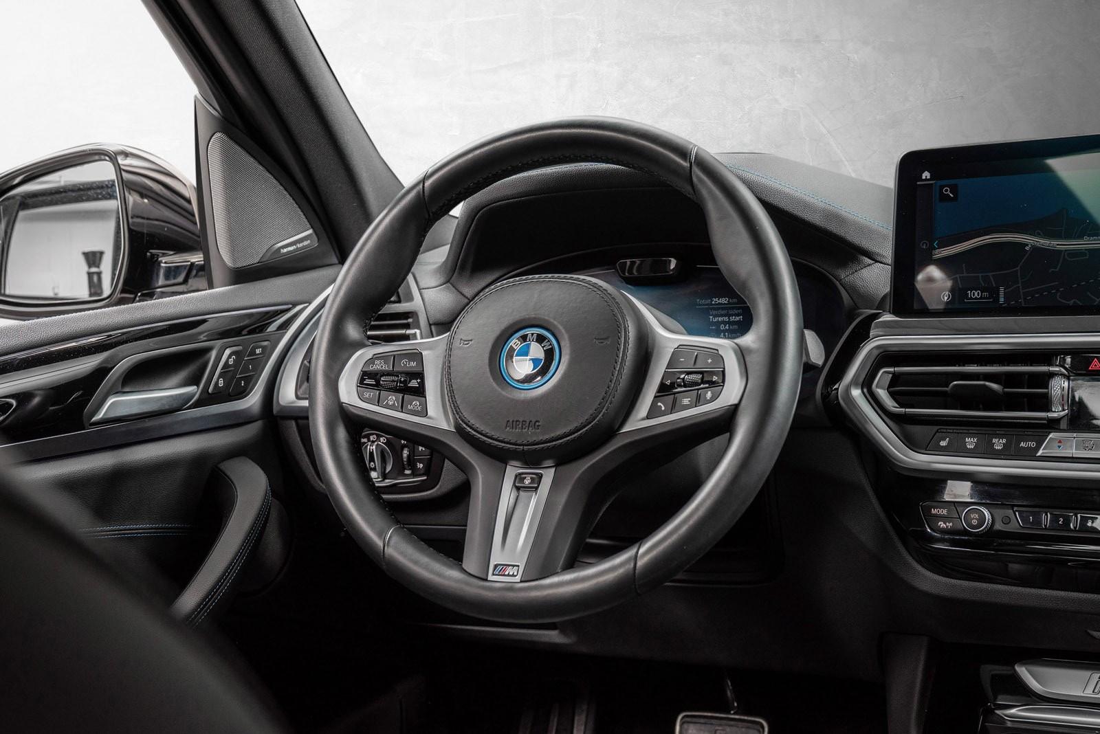 BMW iX3