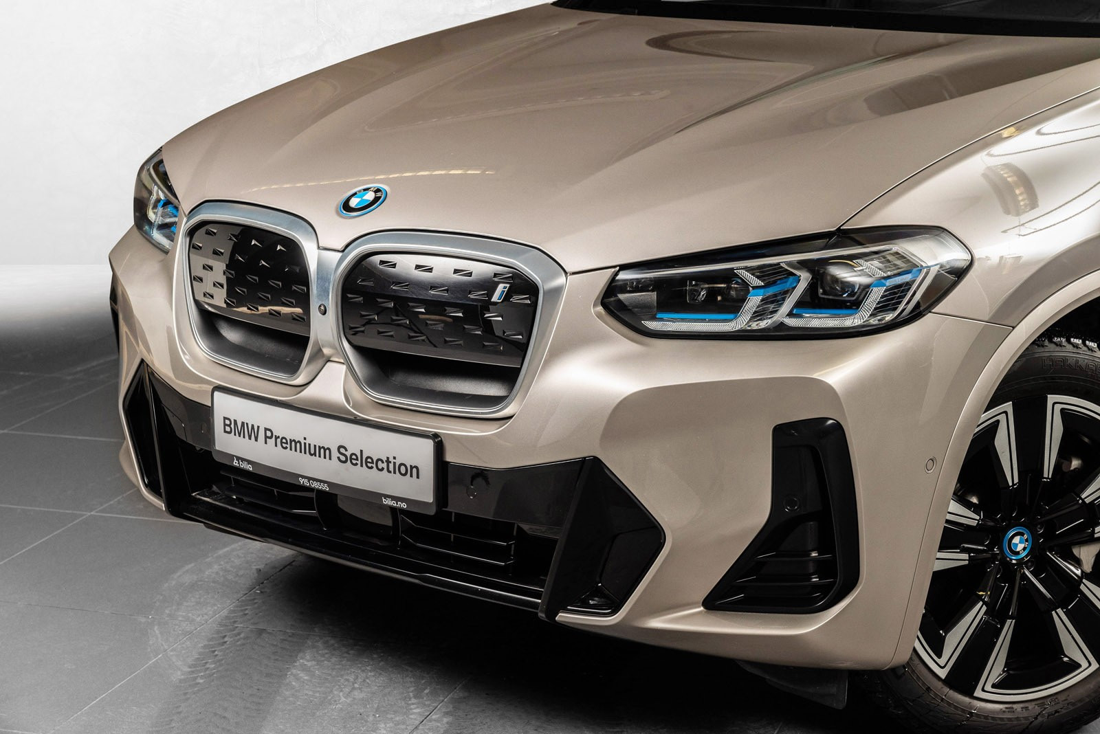 BMW iX3