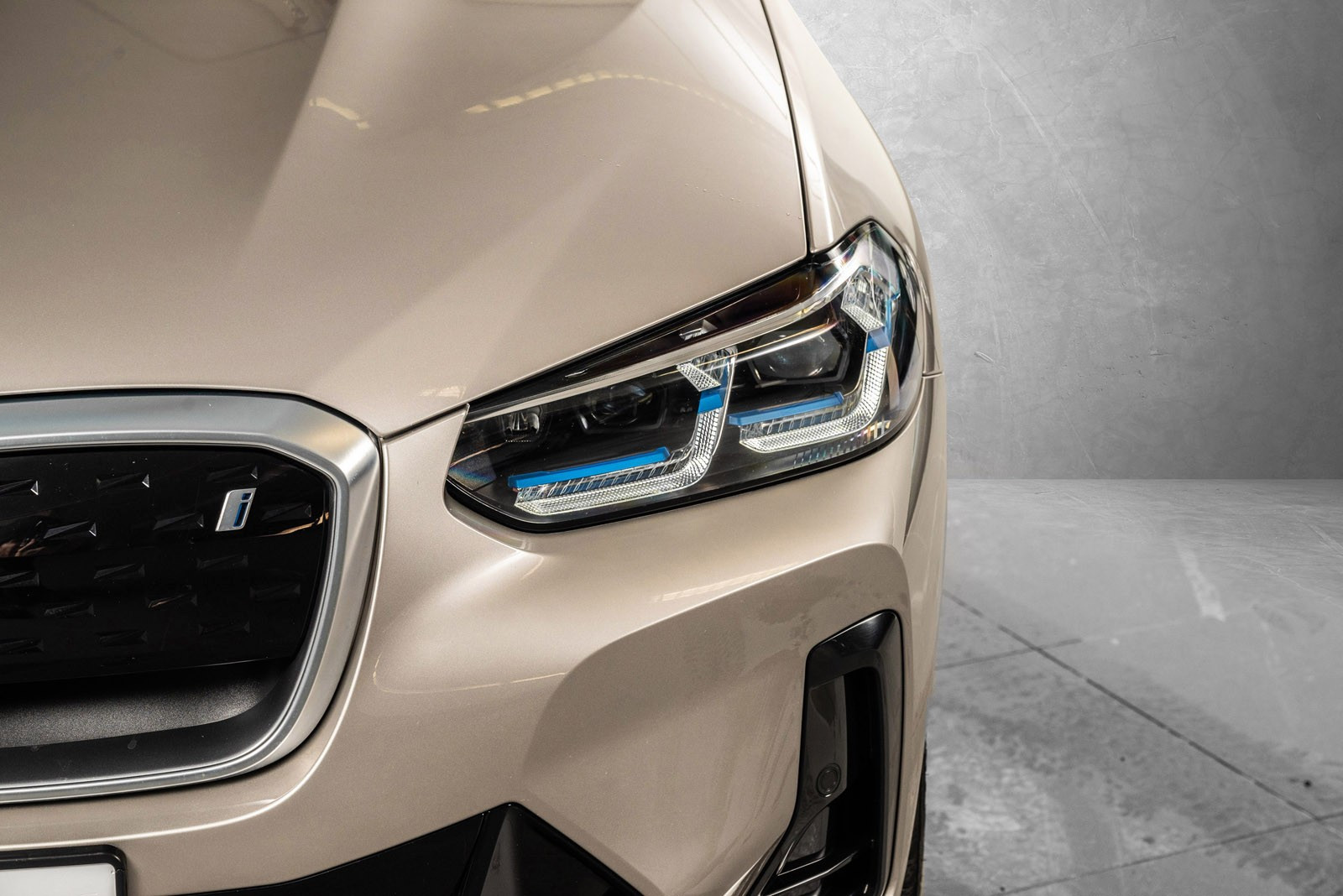 BMW iX3