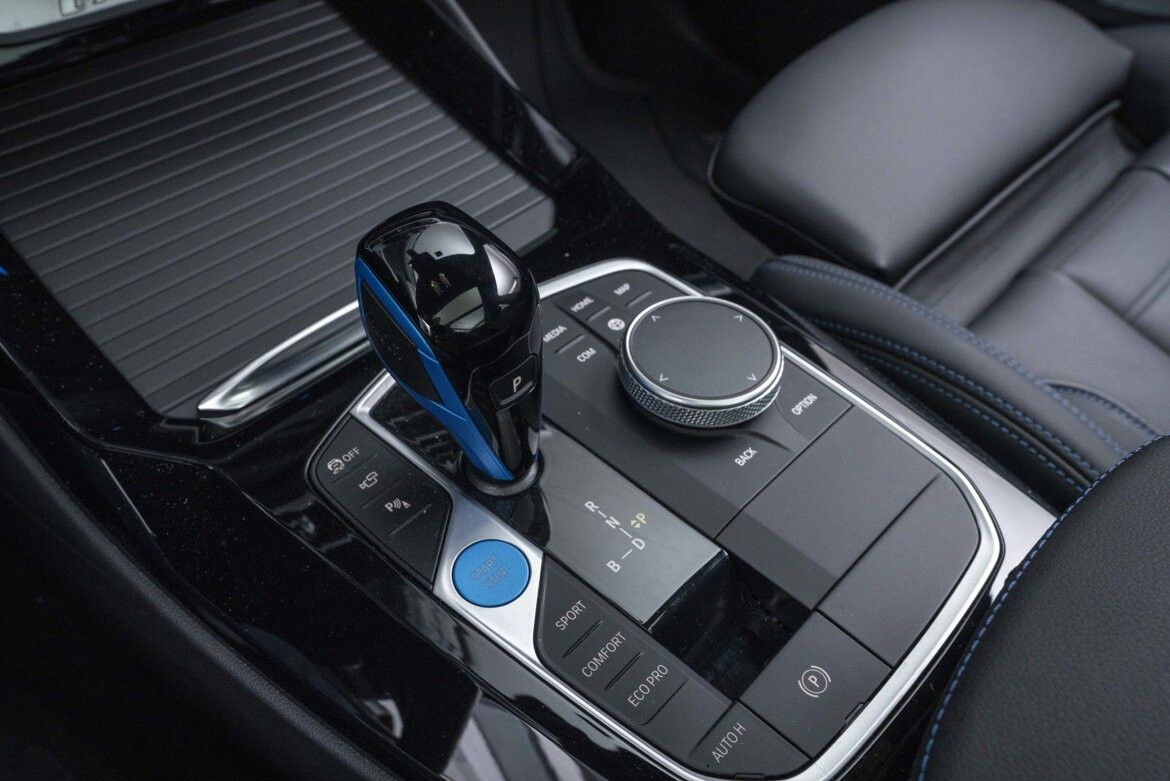 BMW iX3