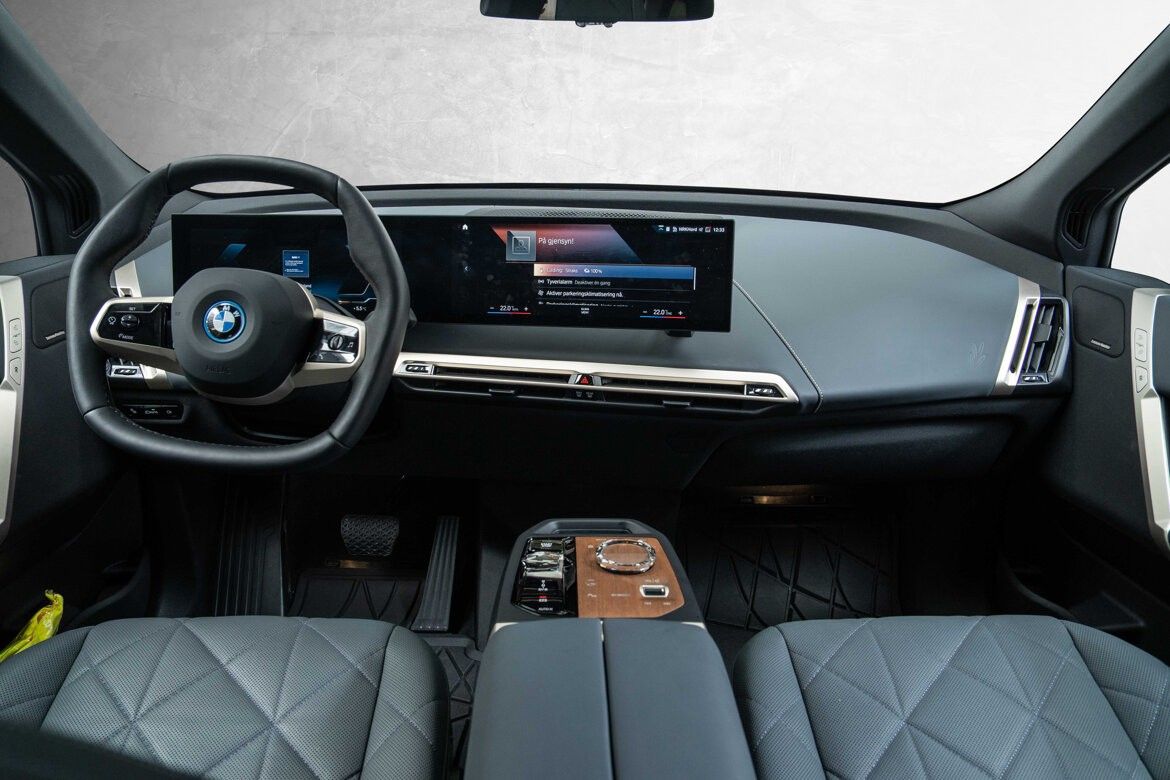 BMW iX xDrive 50