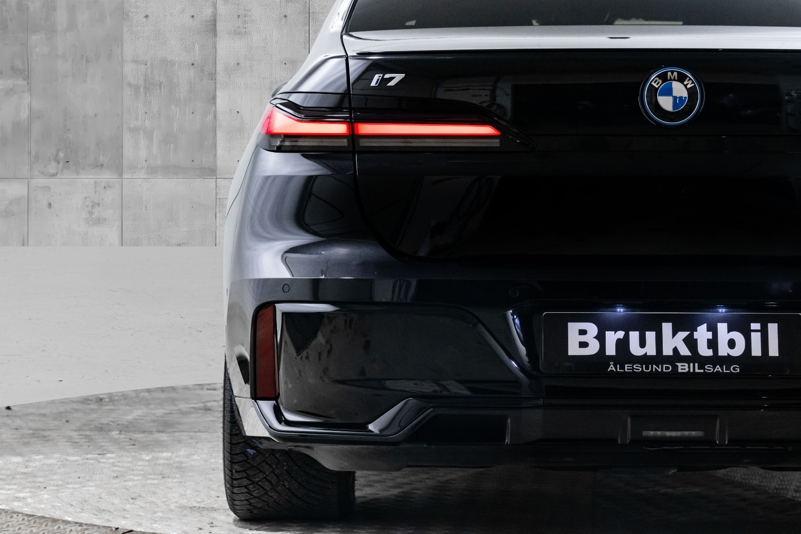 BMW i7