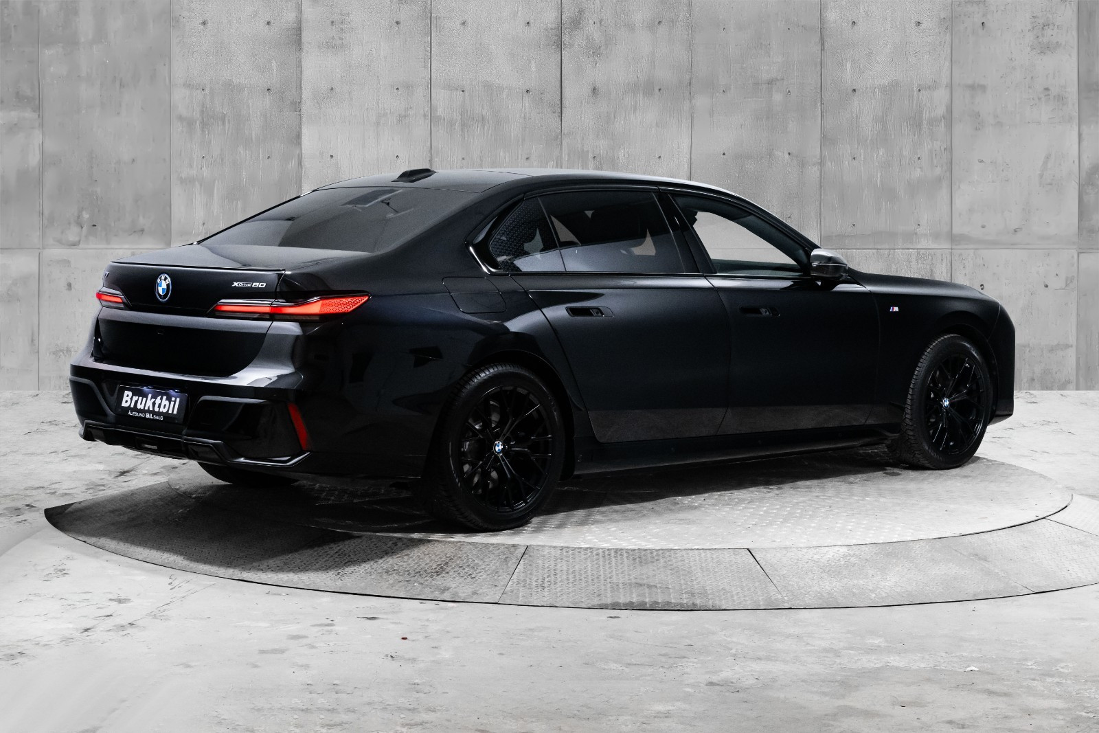 BMW i7