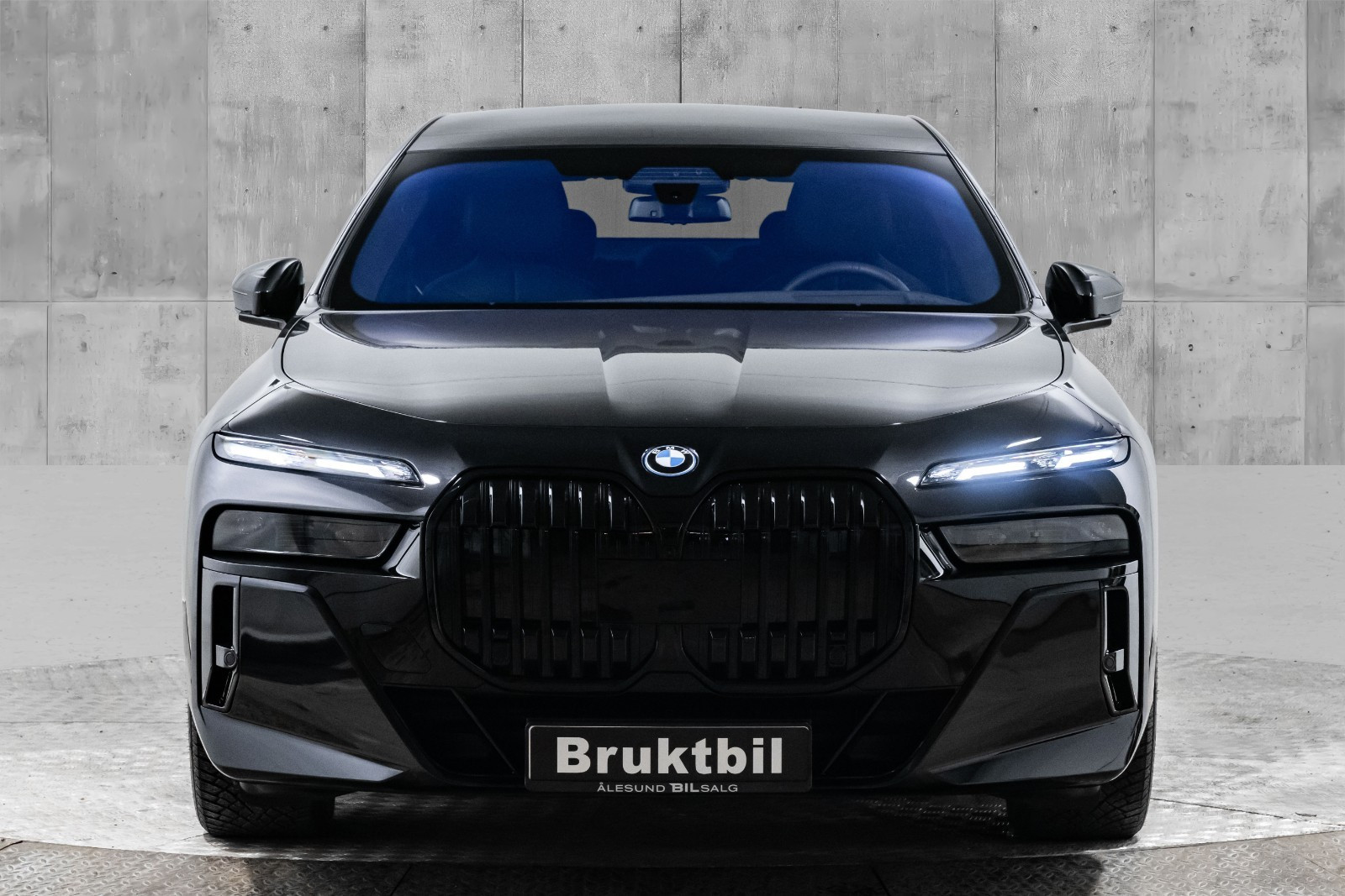 BMW i7