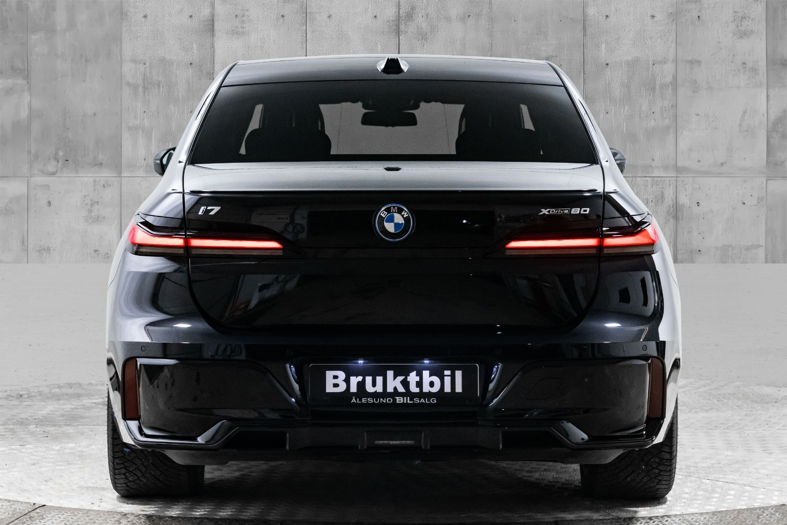 BMW i7