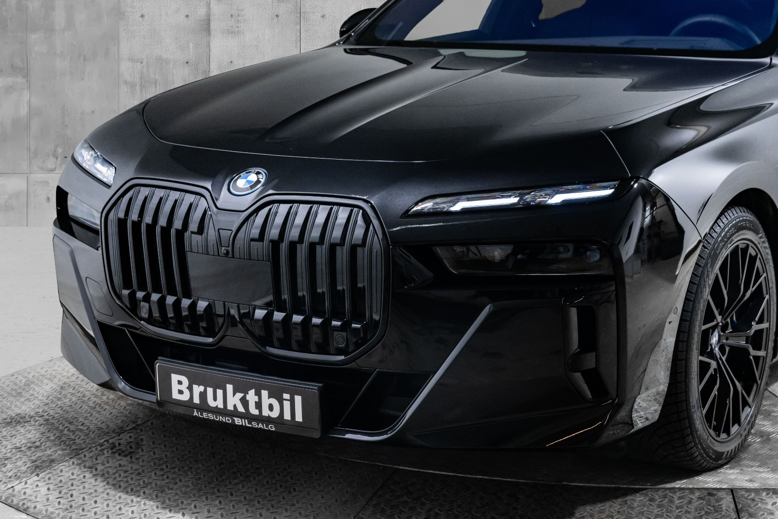 BMW i7