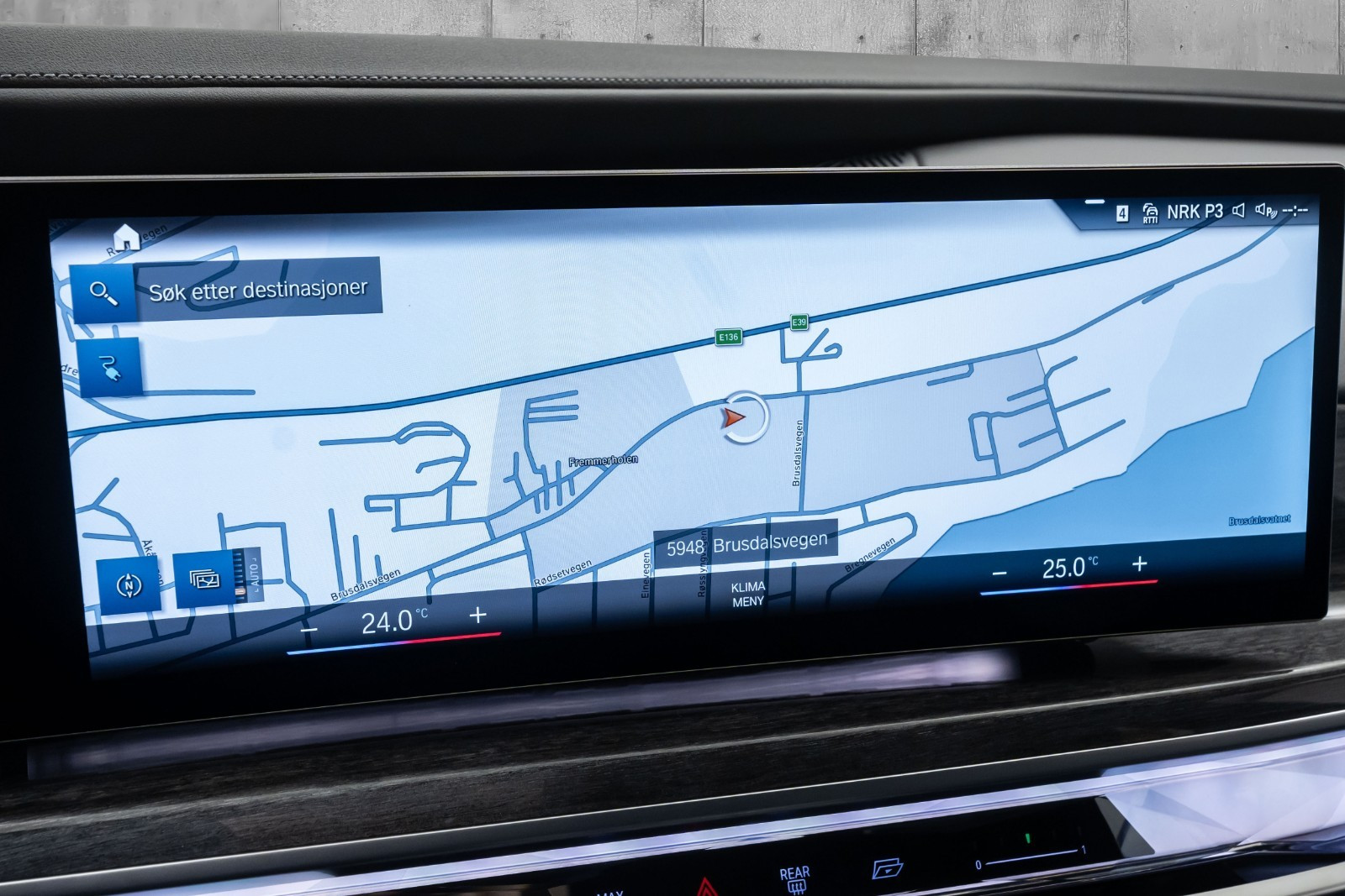 BMW i7