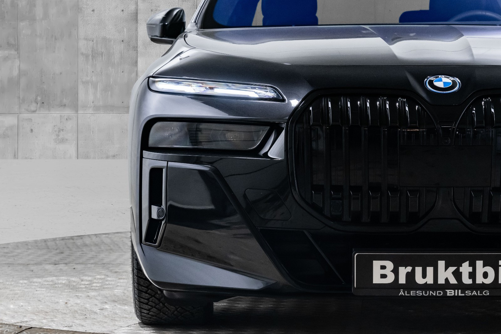 BMW i7