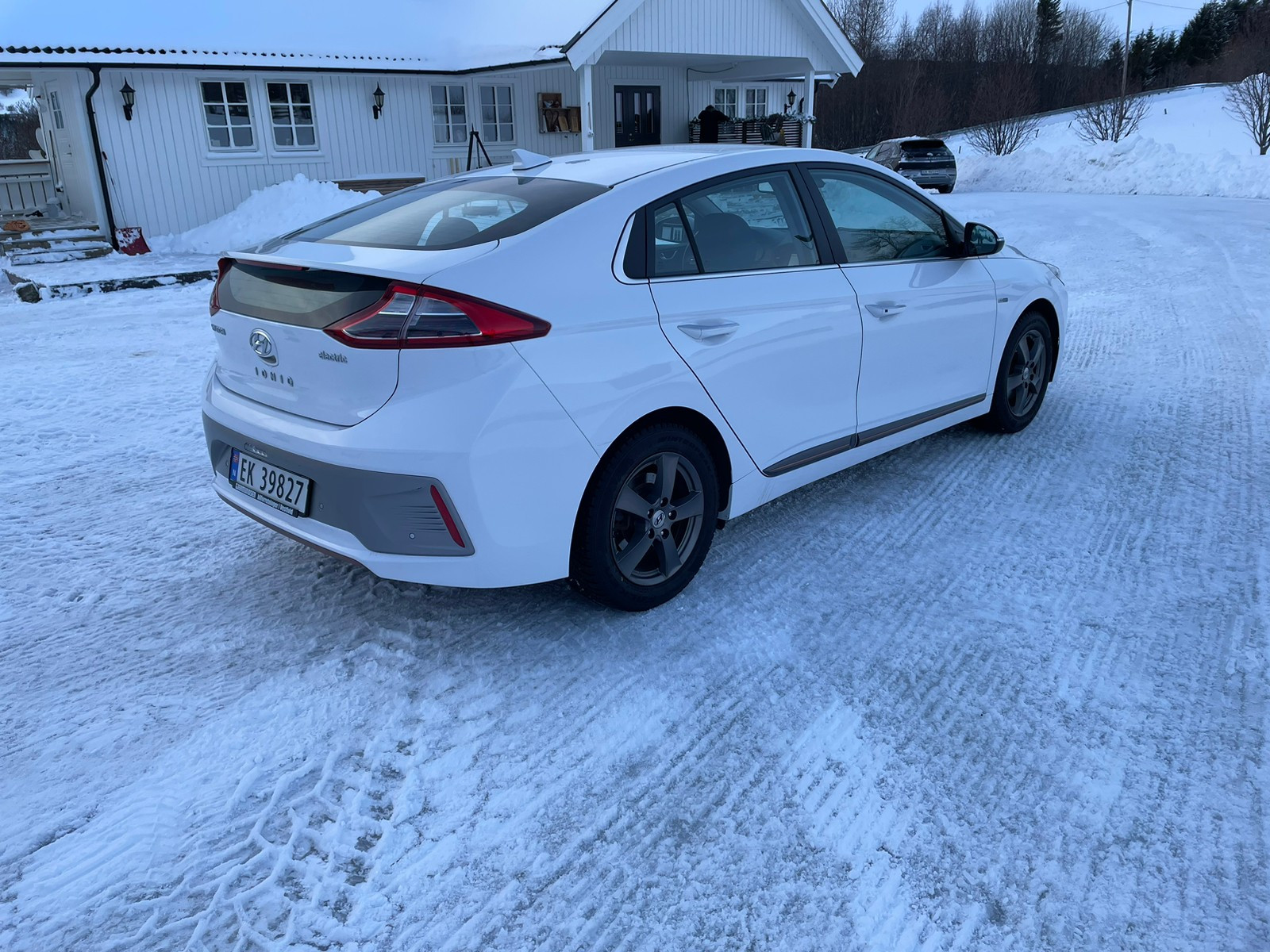 Hyundai IONIQ