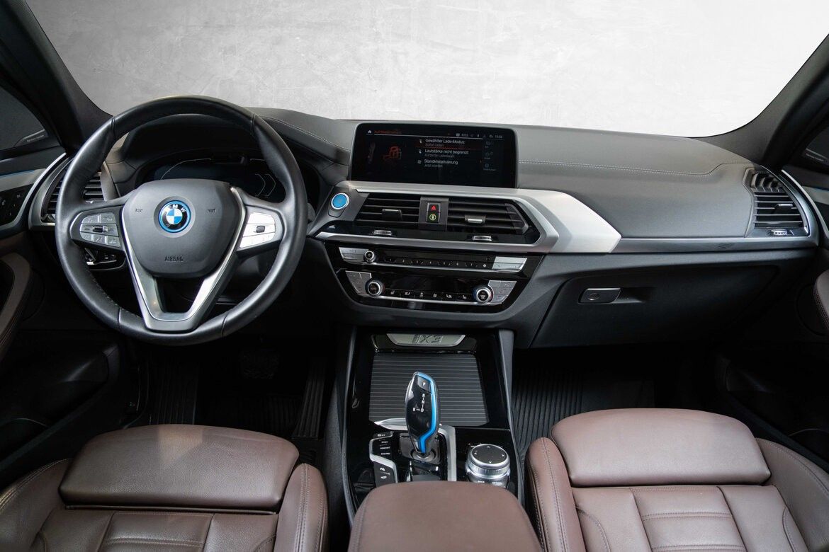 BMW iX3