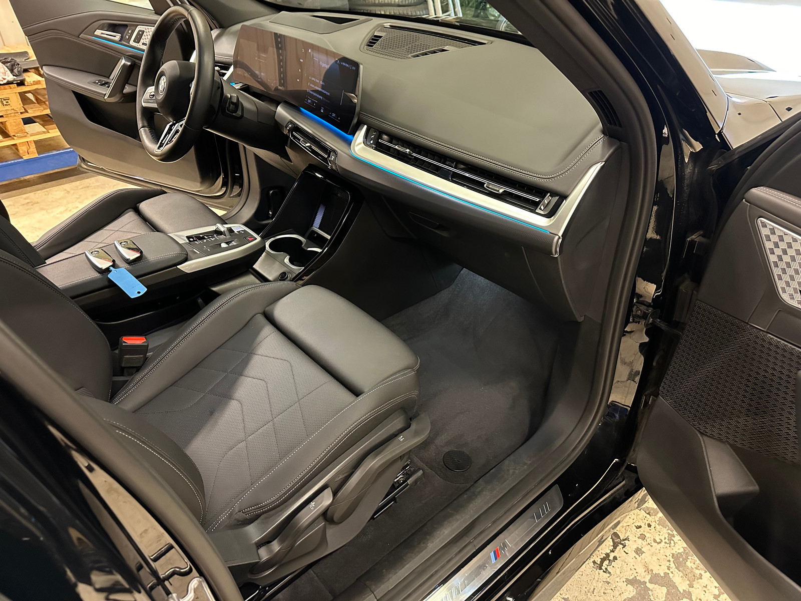 BMW iX1