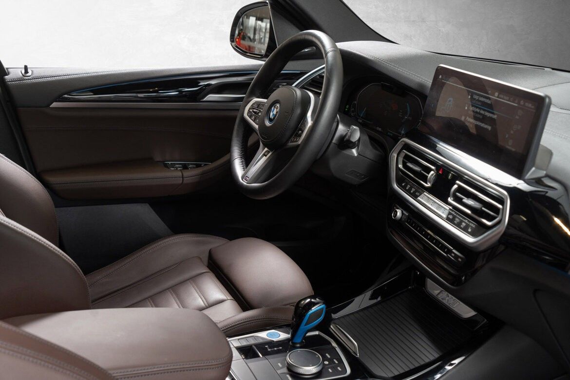 BMW iX3