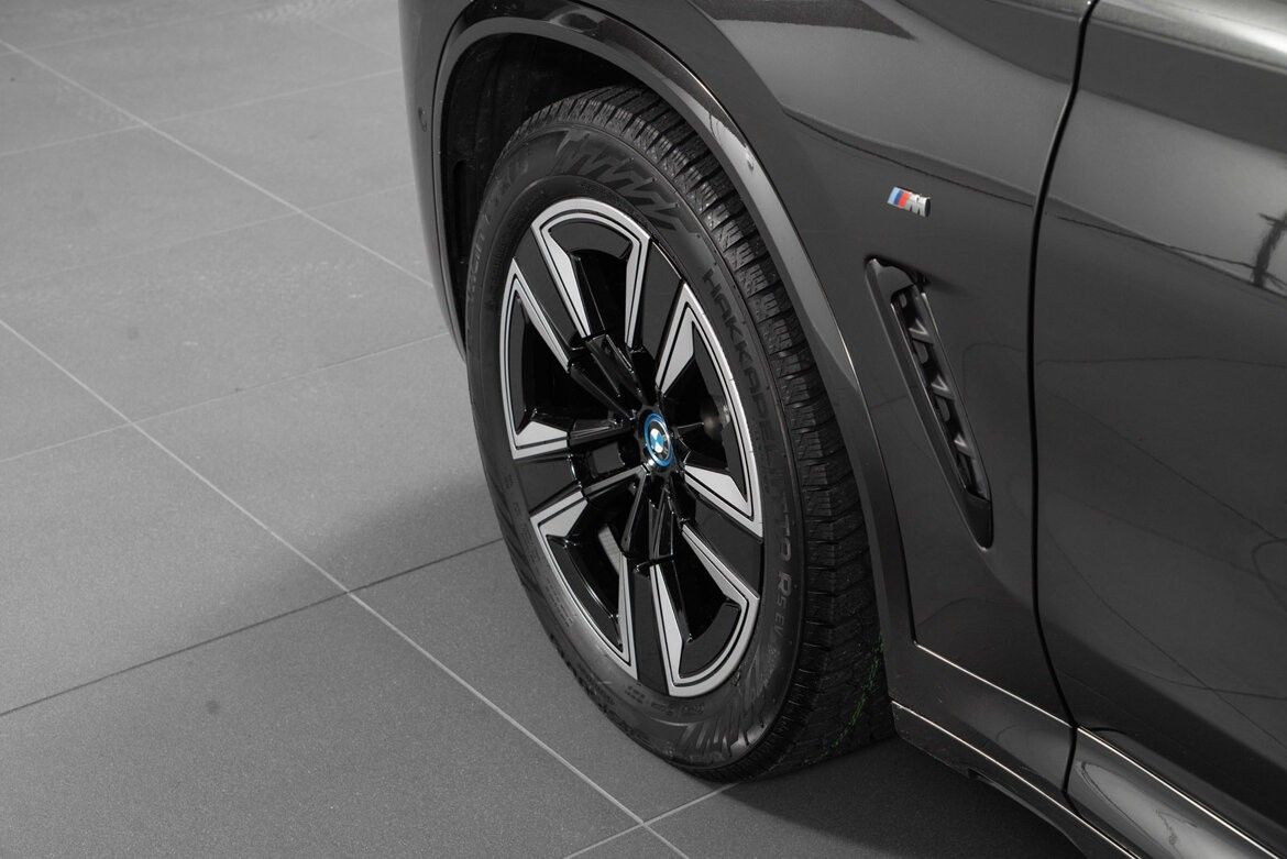 BMW iX3
