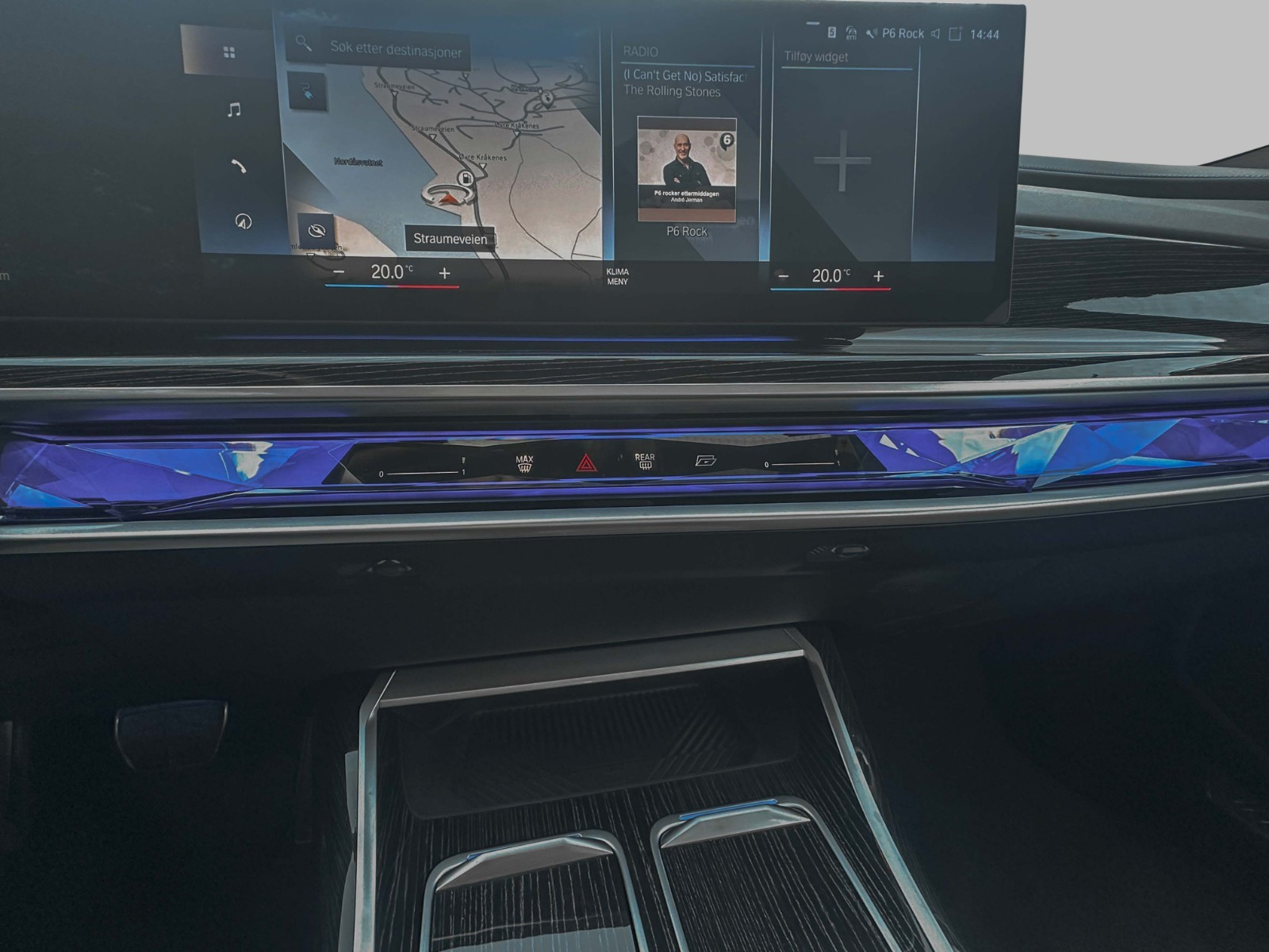 BMW i7