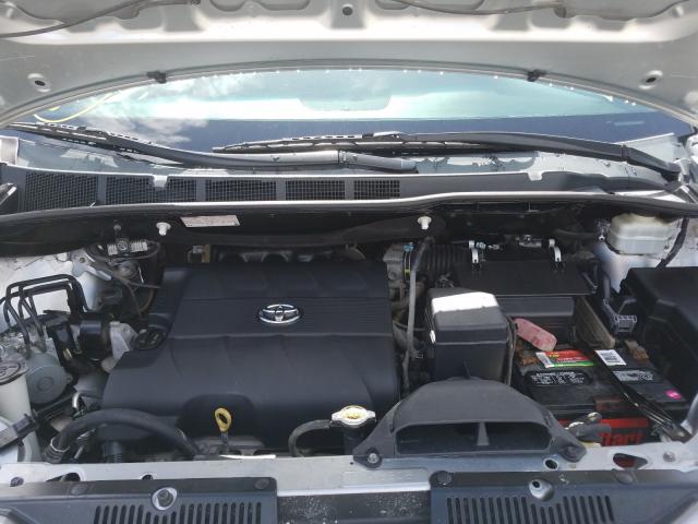 Toyota Sienna LE 2016