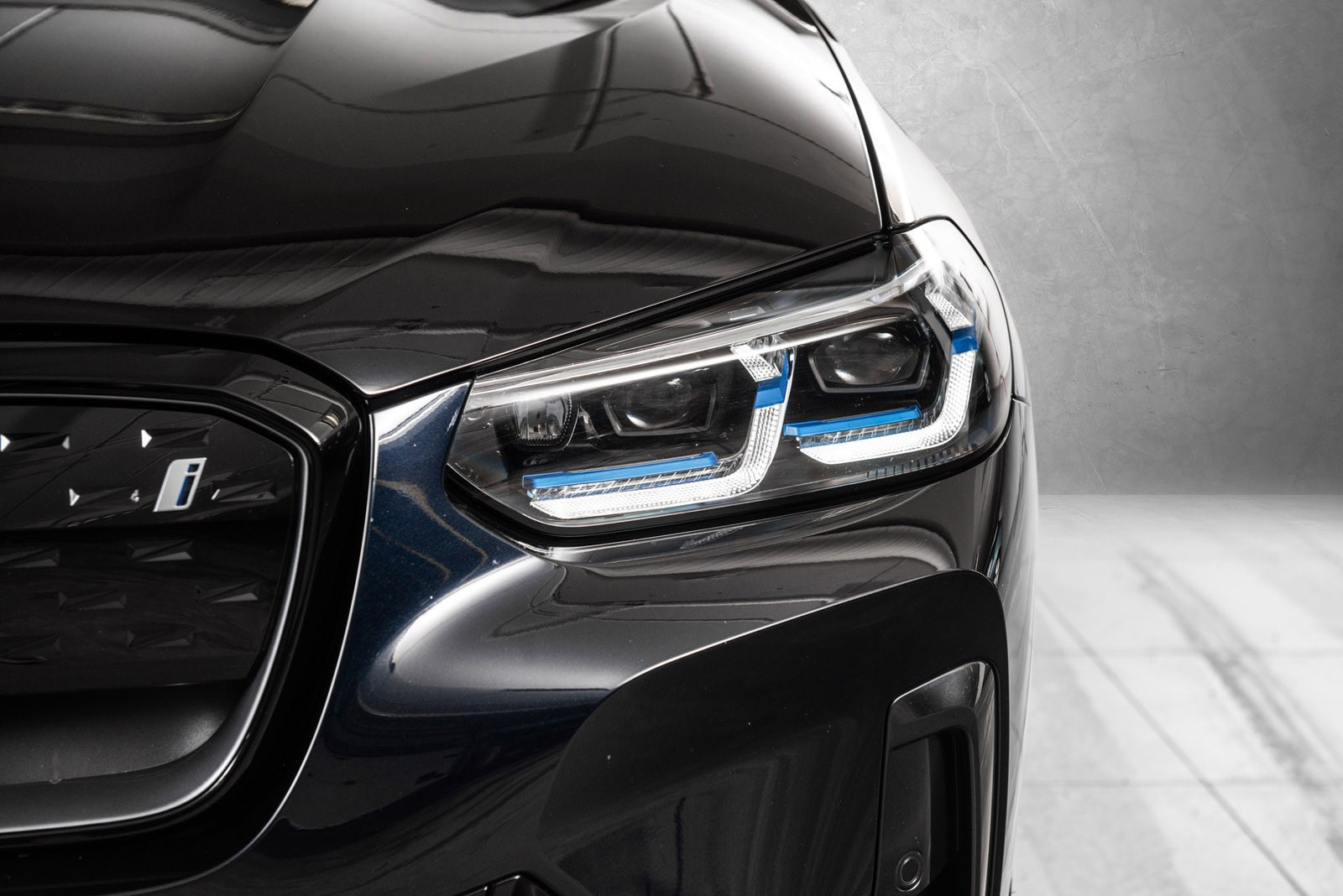 BMW iX3