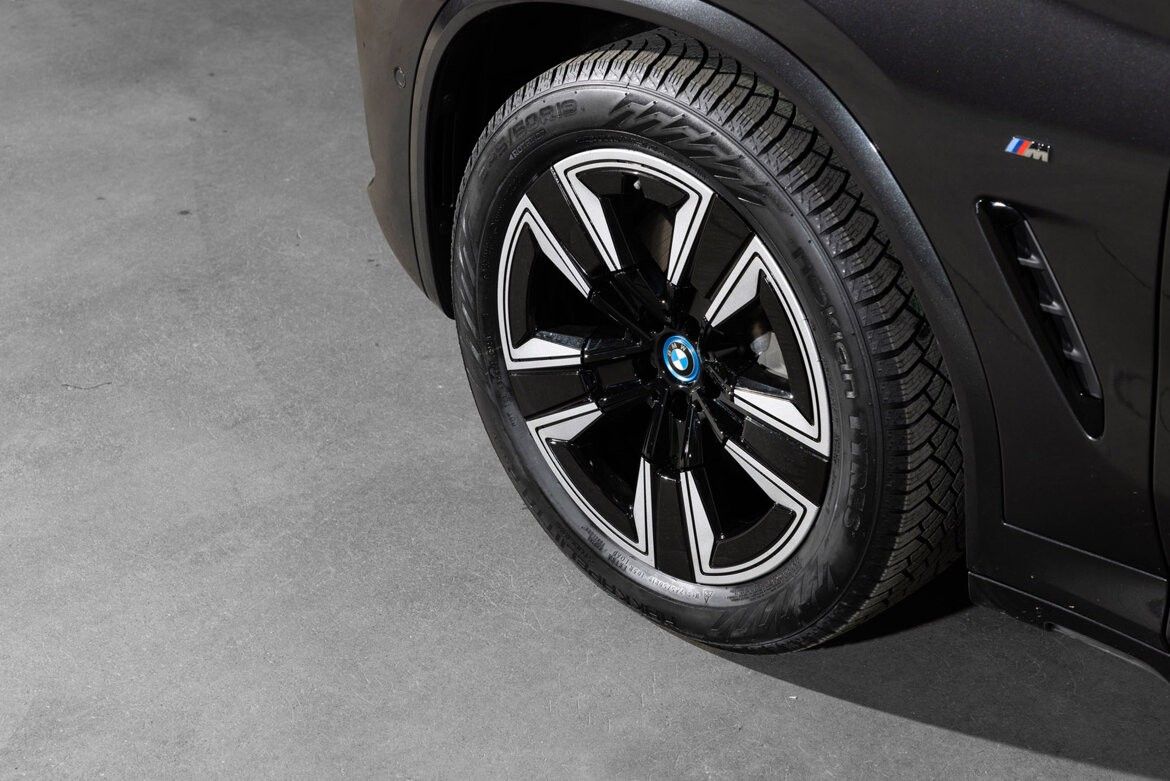 BMW iX3