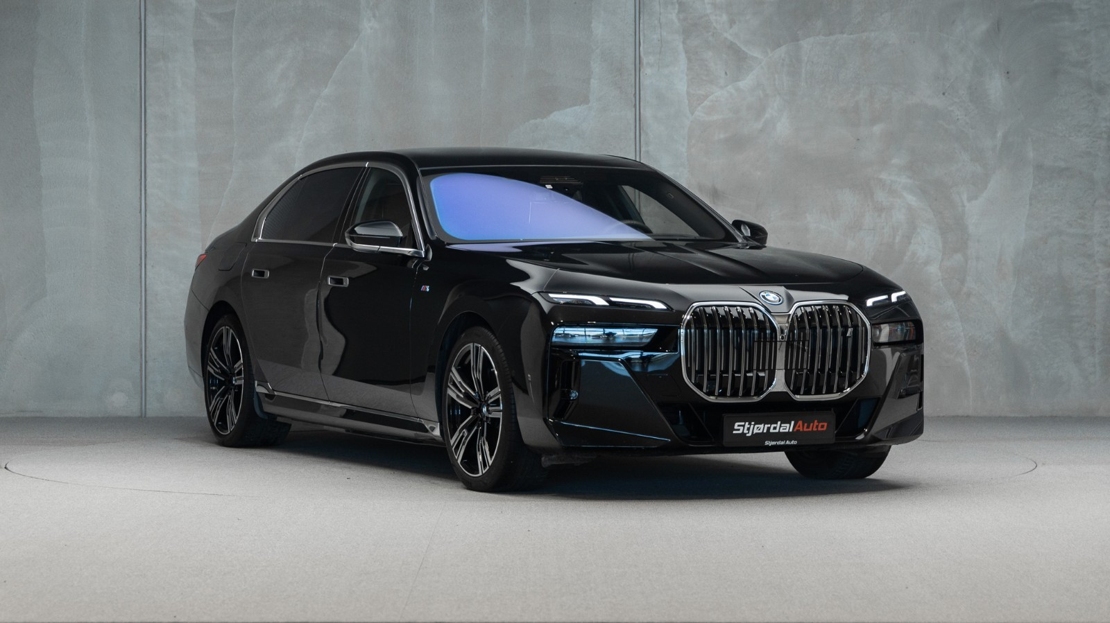 BMW i7