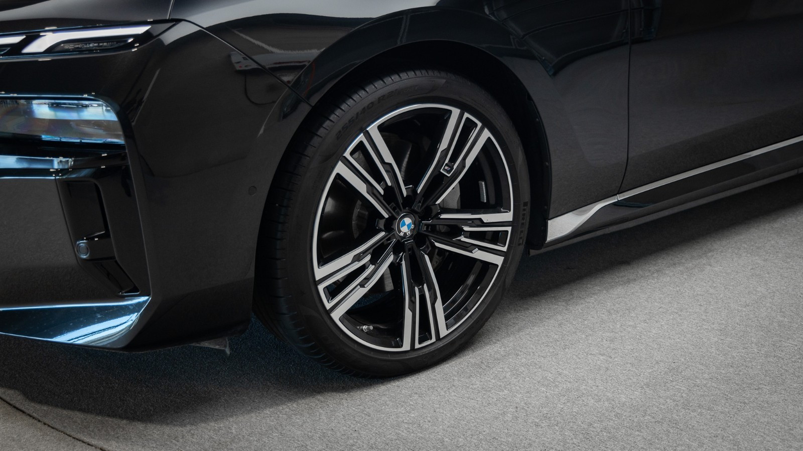 BMW i7
