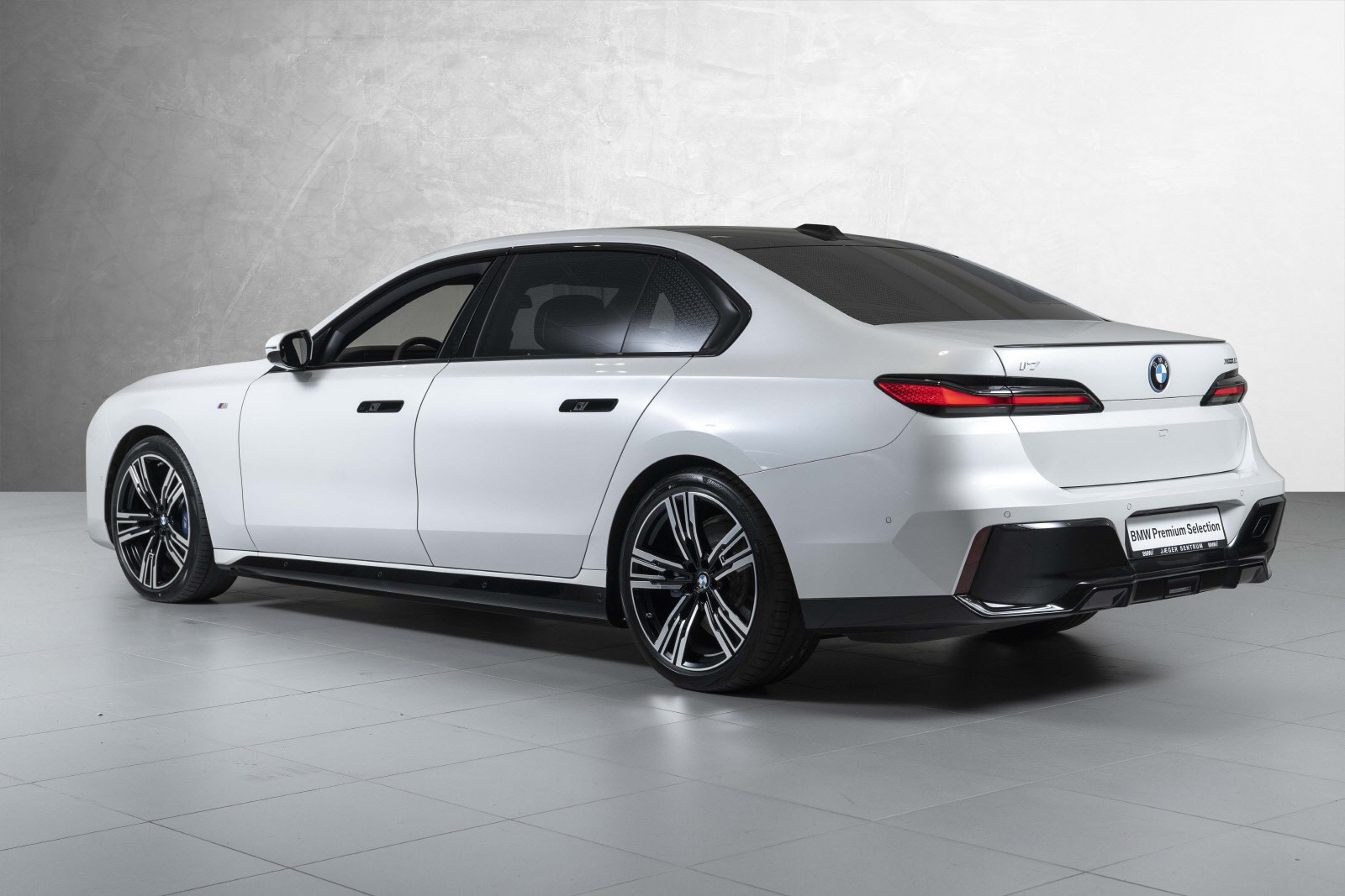 BMW i7