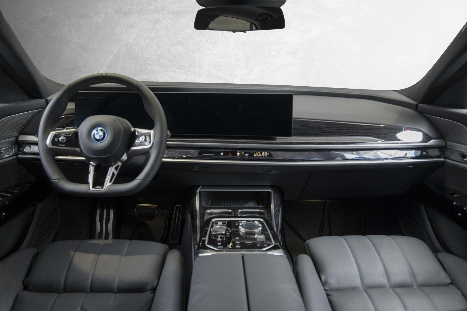 BMW i7
