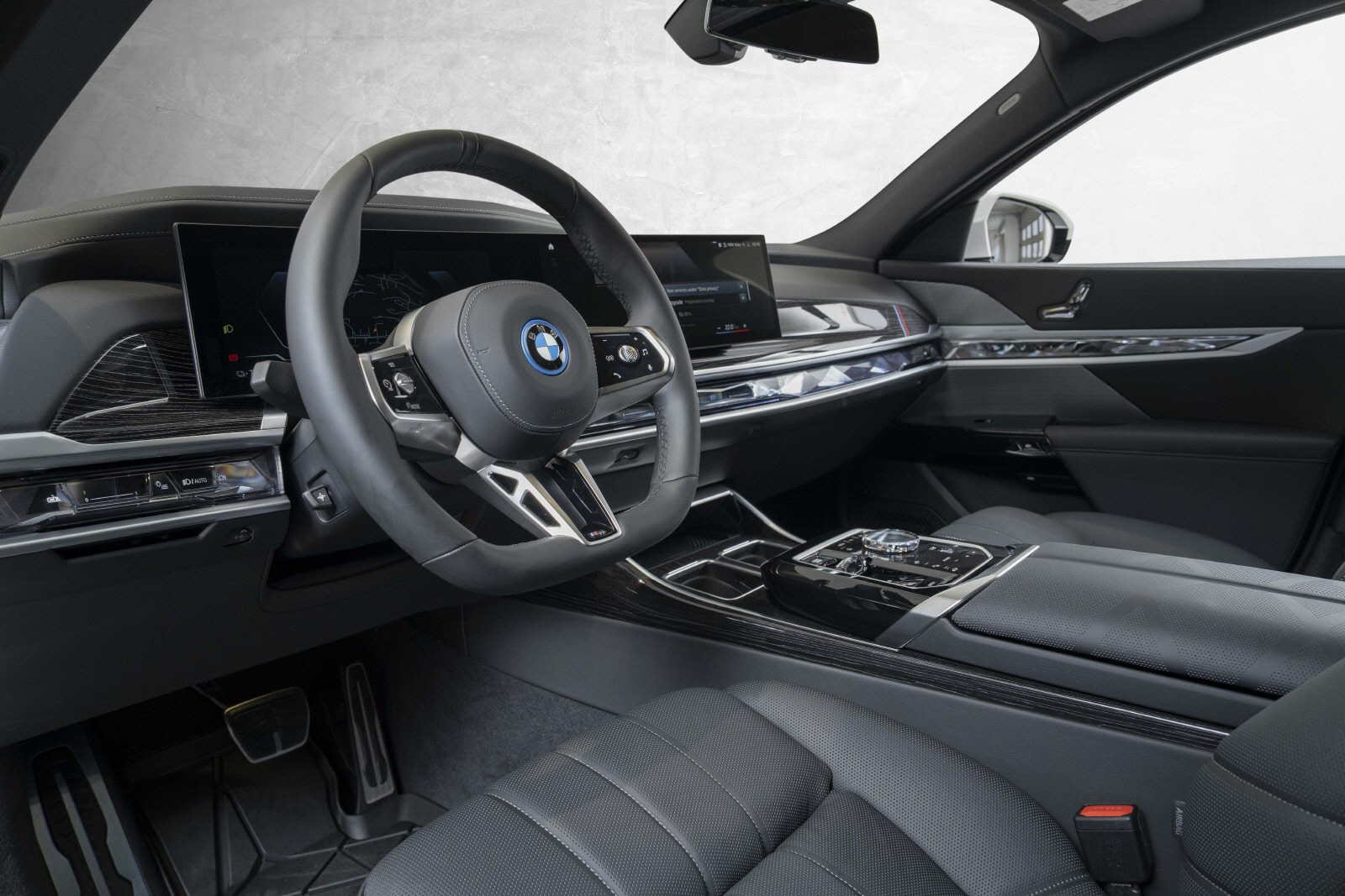 BMW i7