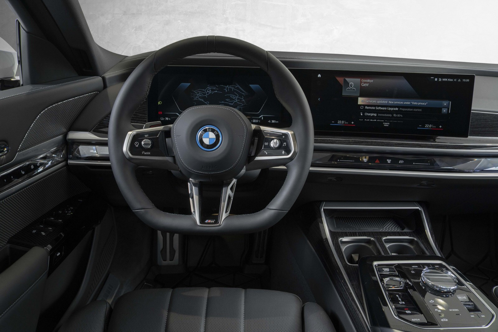 BMW i7