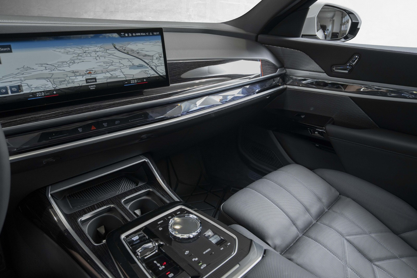 BMW i7