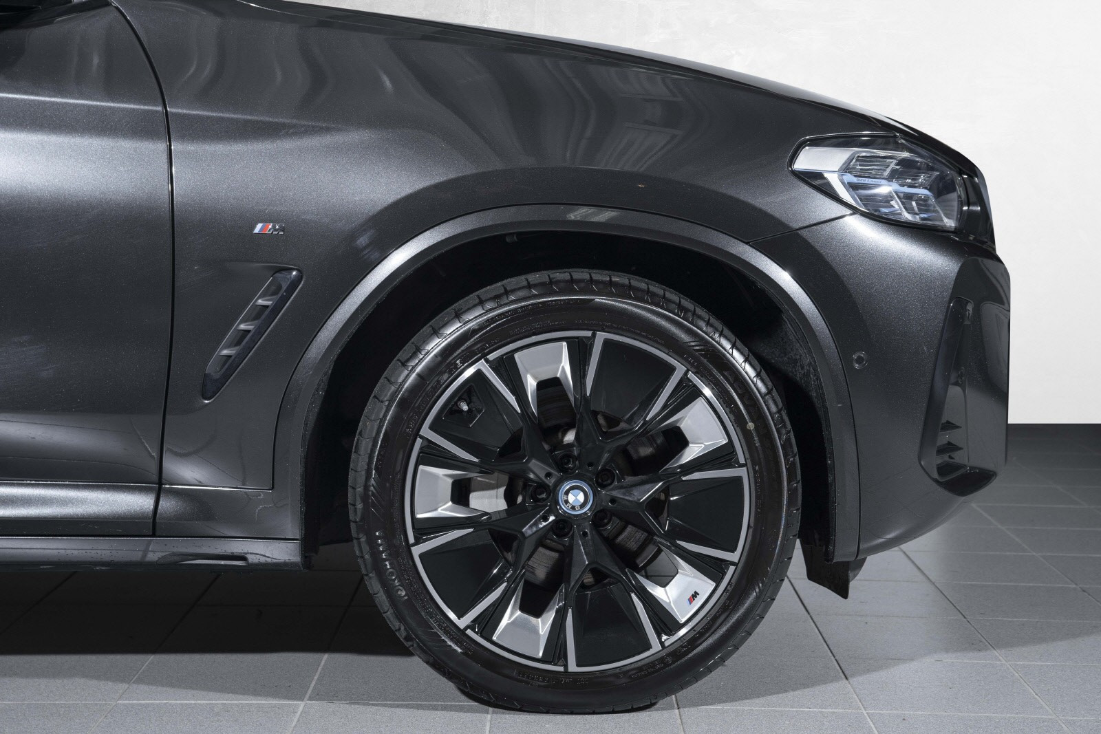 BMW iX3