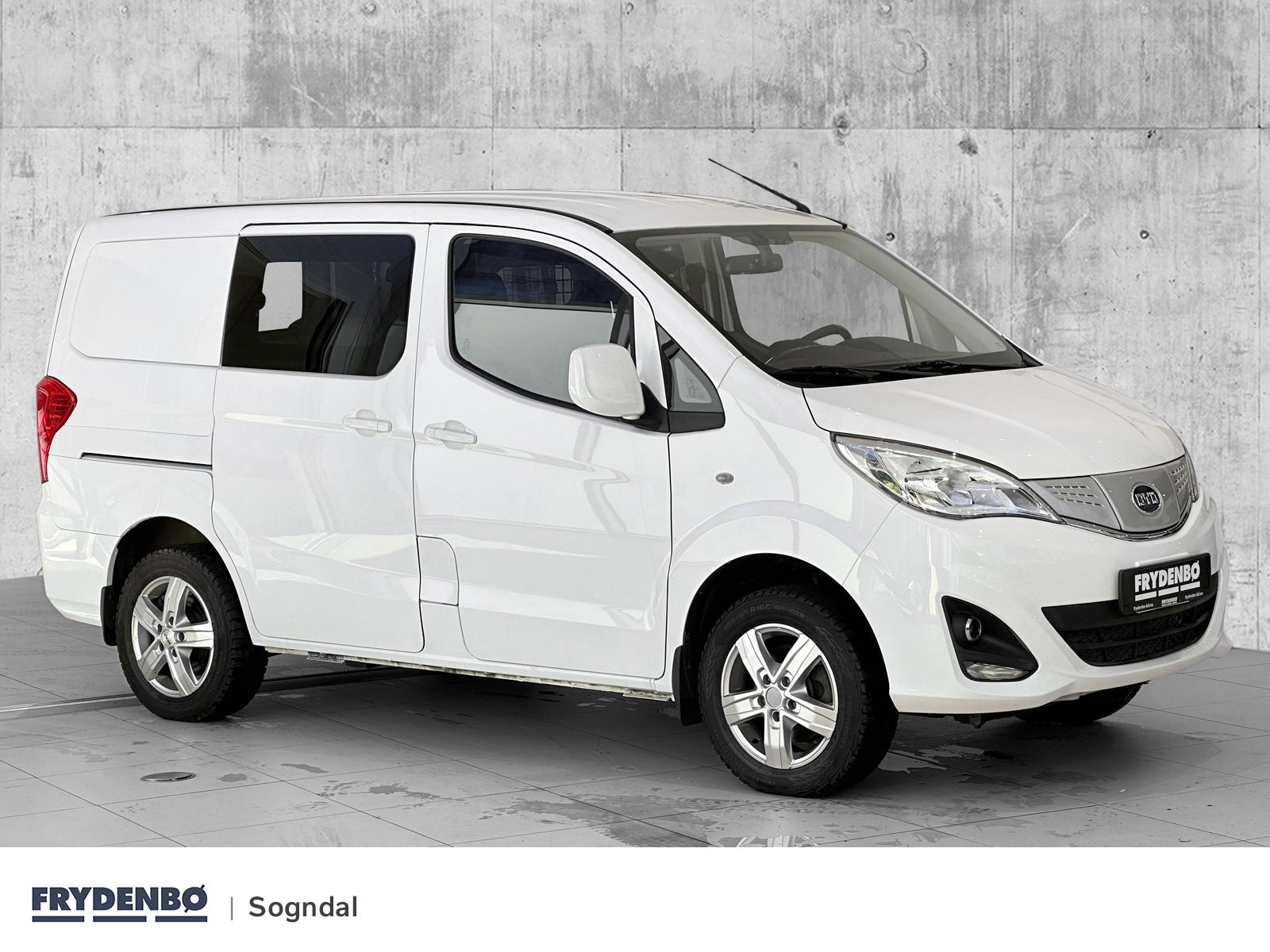 BYD T3