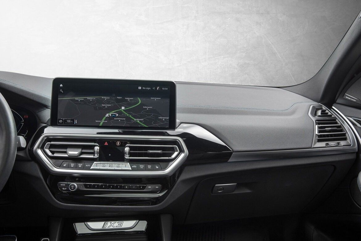 BMW iX3
