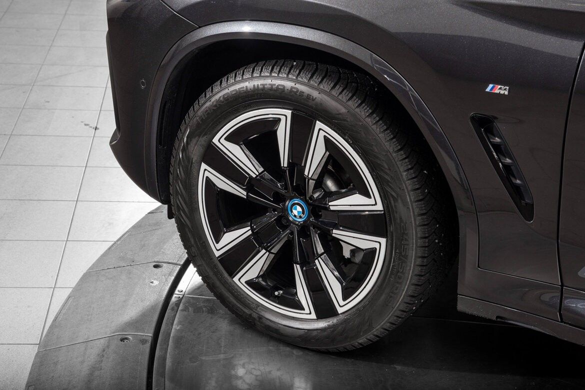 BMW iX3