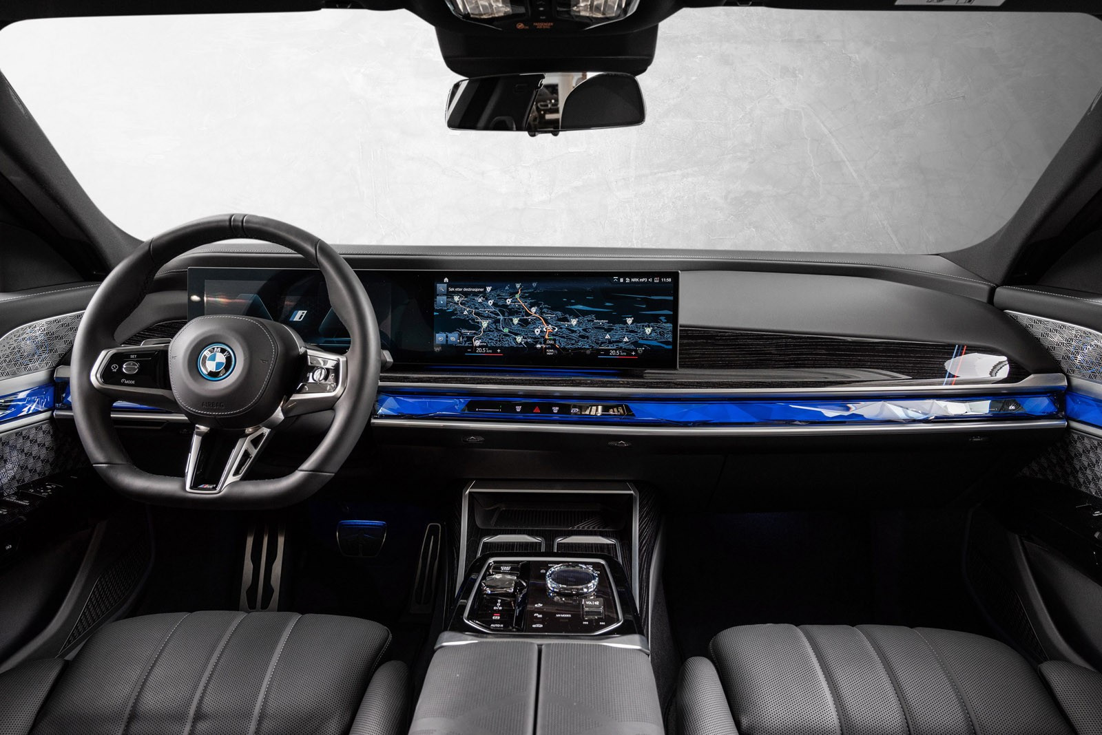 BMW i7