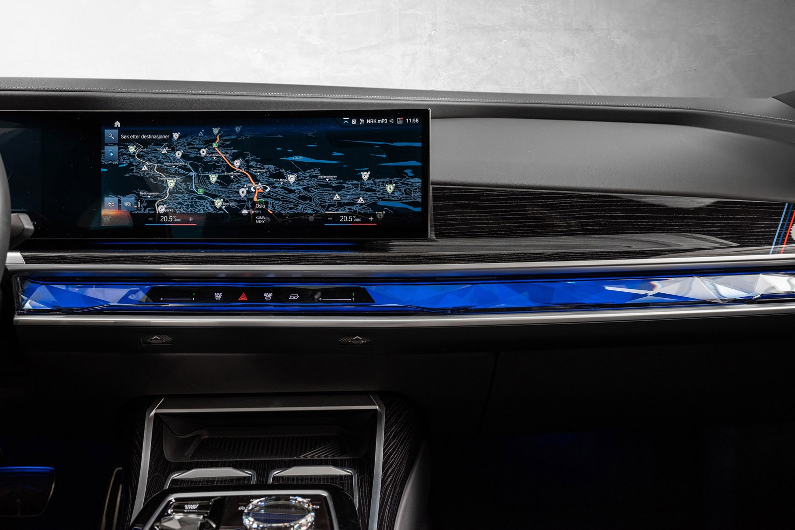 BMW i7