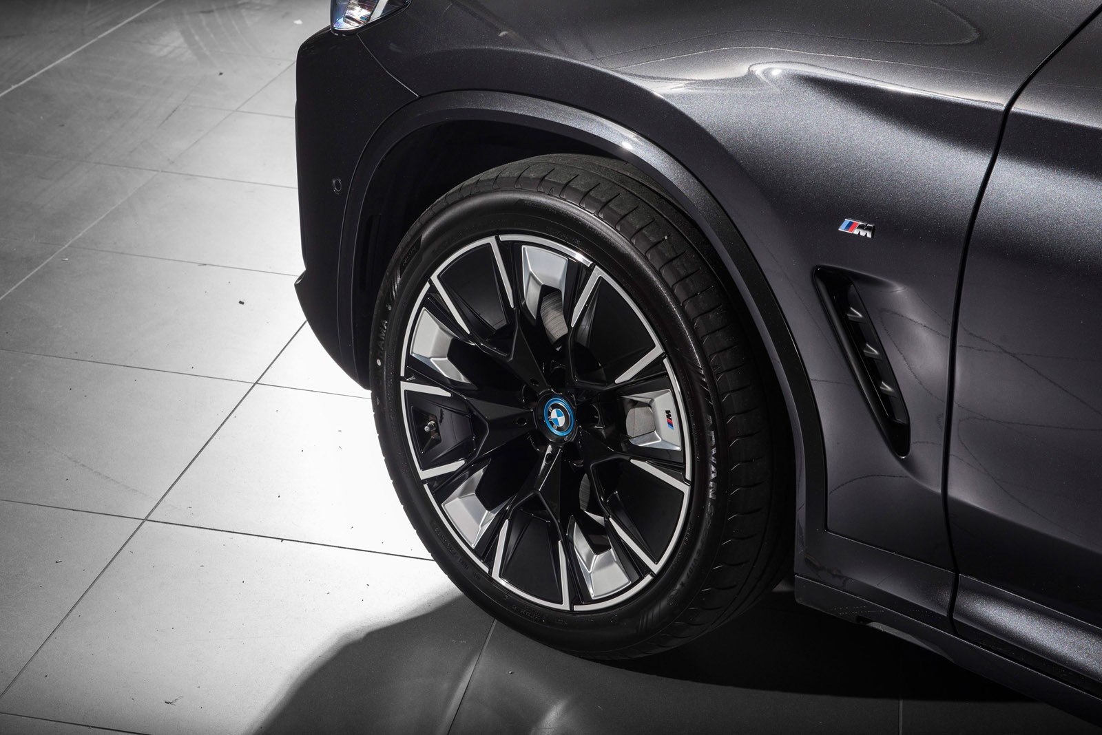 BMW iX3